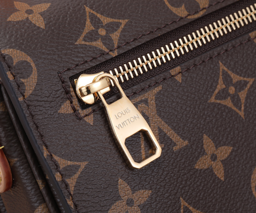 Louis Vuitton Pochette Métis Crossbody Handbag - Image 6