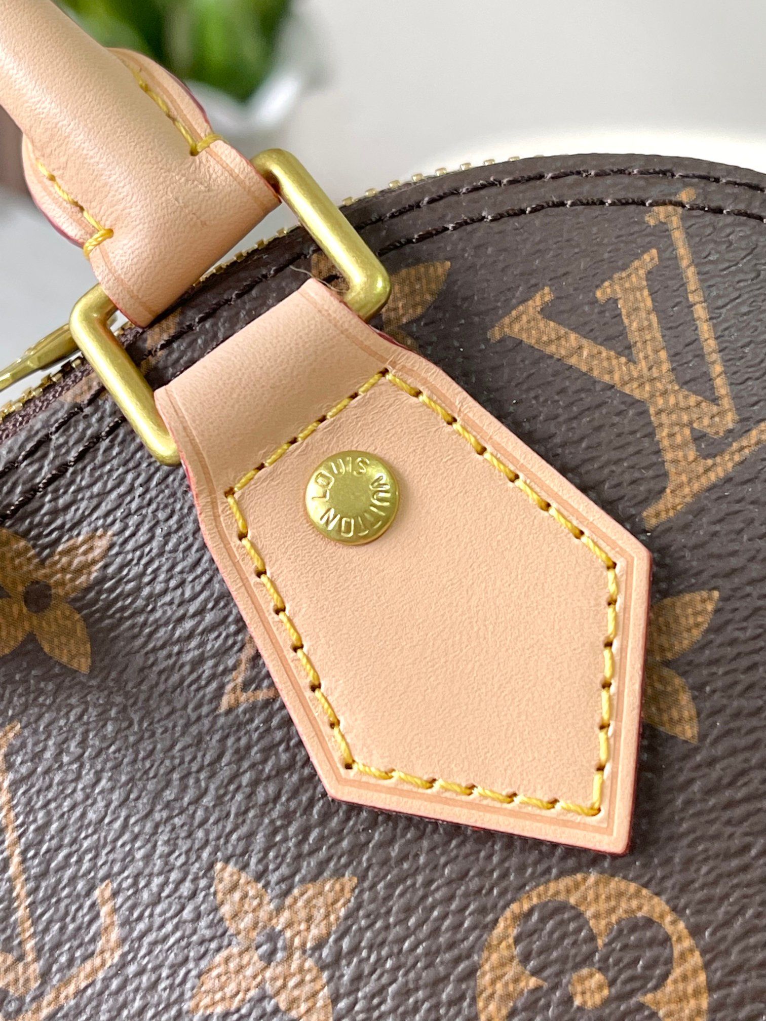 Louis Vuitton Alma Handbag M53152 - Image 6