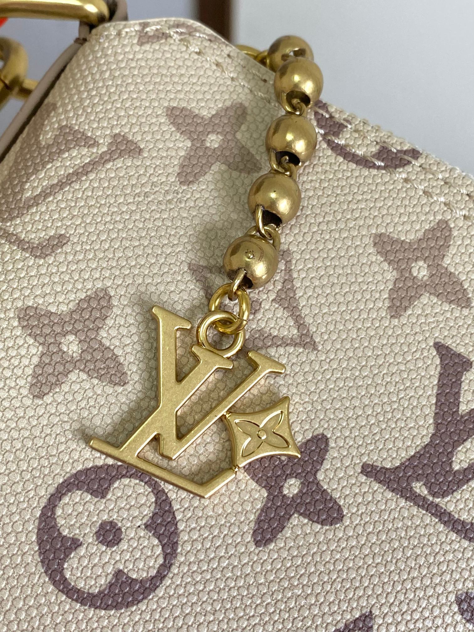 Louis Vuitton Métis Handbag - Image 6