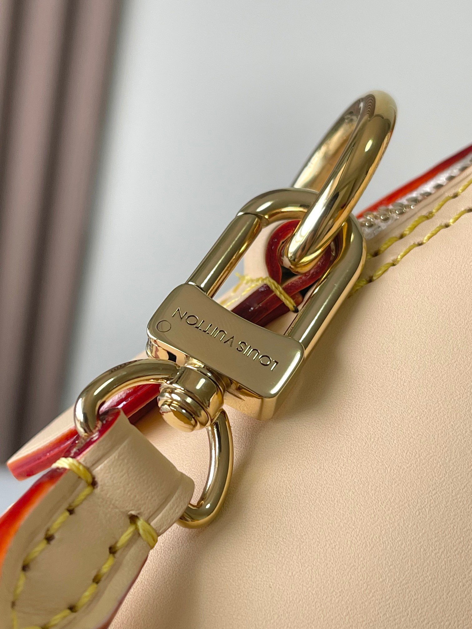 Louis Vuitton Alma Small Handbag - Image 6