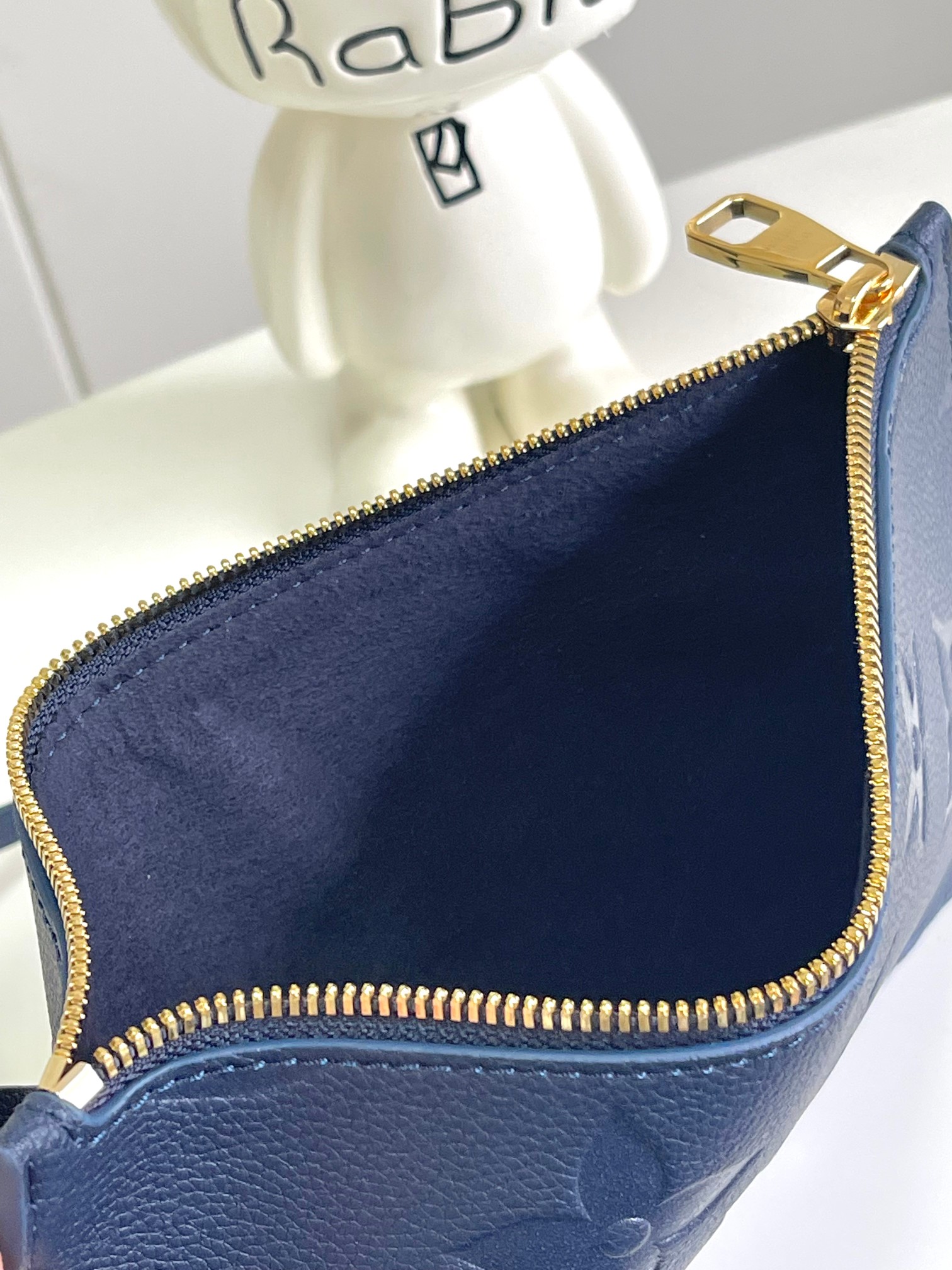 Louis Vuitton Neverfull MM Leather Tote Bag - Image 6