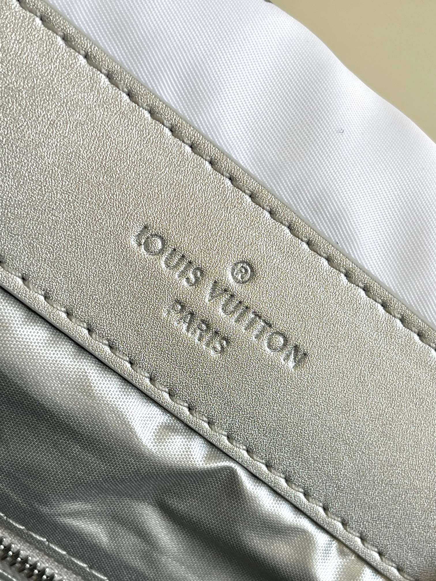 Louis Vuitton OnTheGo Medium Tote Bag in Silver Monogram Canvas - Image 6