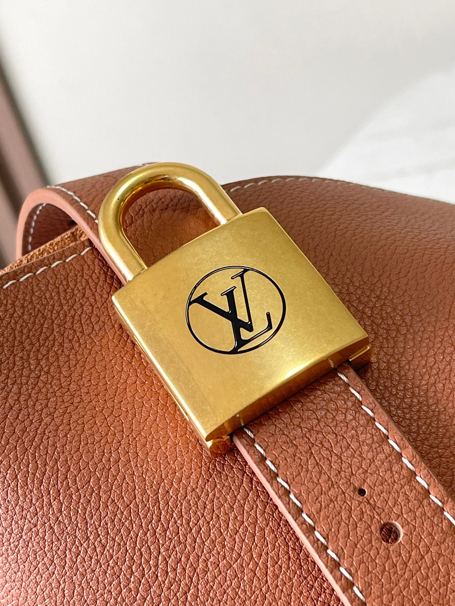 Low Key Cabas Medium Handbag - Image 6