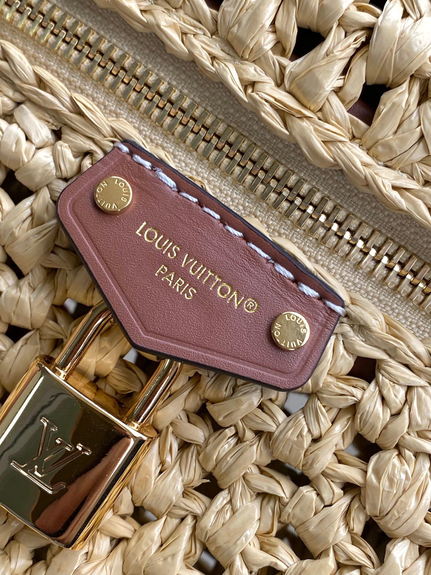 Vanity Chain Pouch Handbag - Image 6