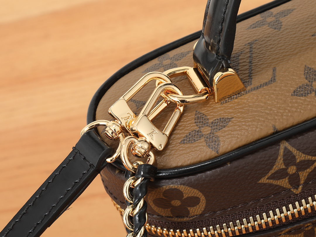 Louis Vuitton Vanity Chain Handbag M47125 - Image 6