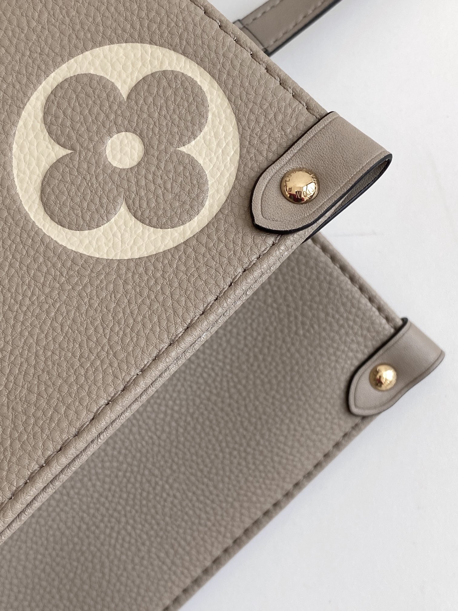 Louis Vuitton OnTheGo MM Tote Bag - Image 6