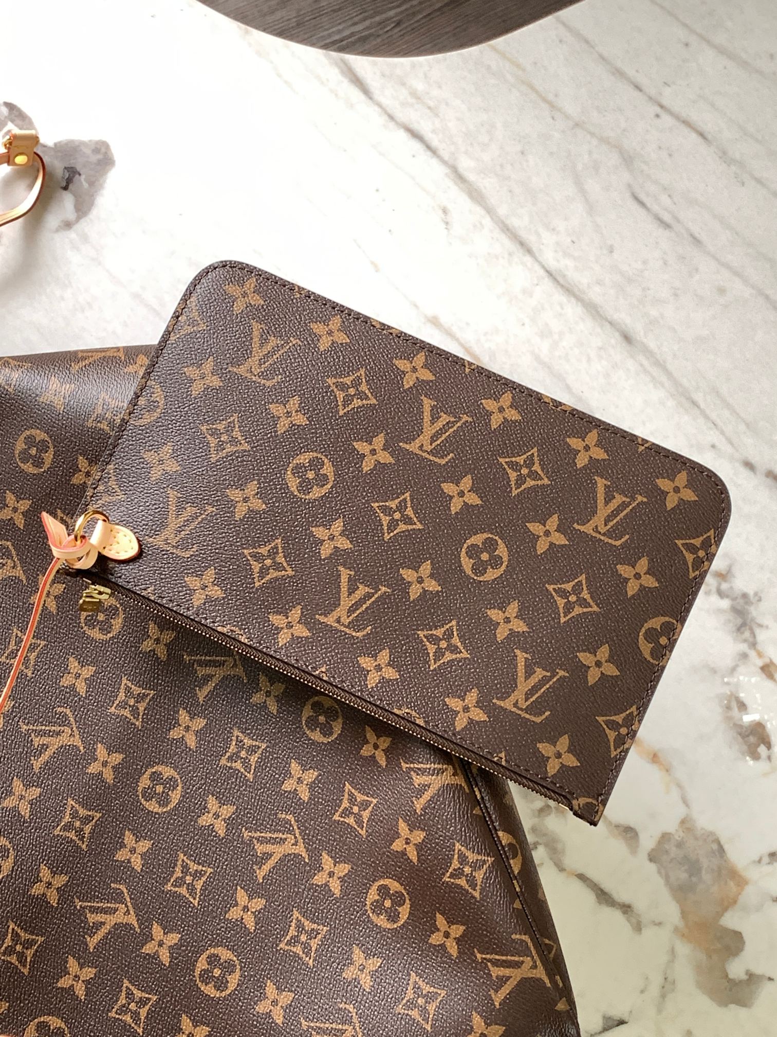 Louis Vuitton Neverfull MM Handbag - Image 6