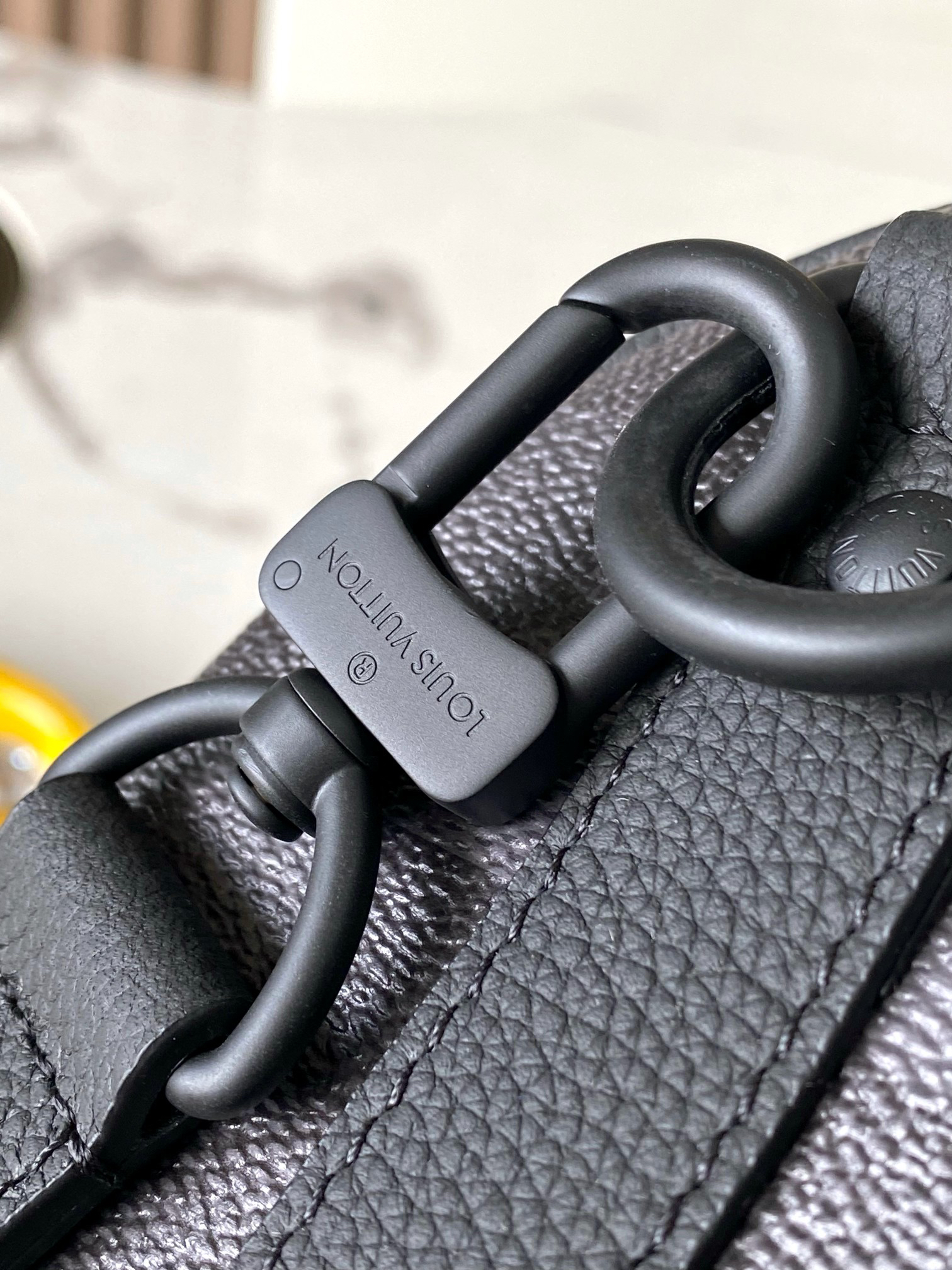 Keepall Bandoulière 25 Leather Crossbody Bag - Image 6