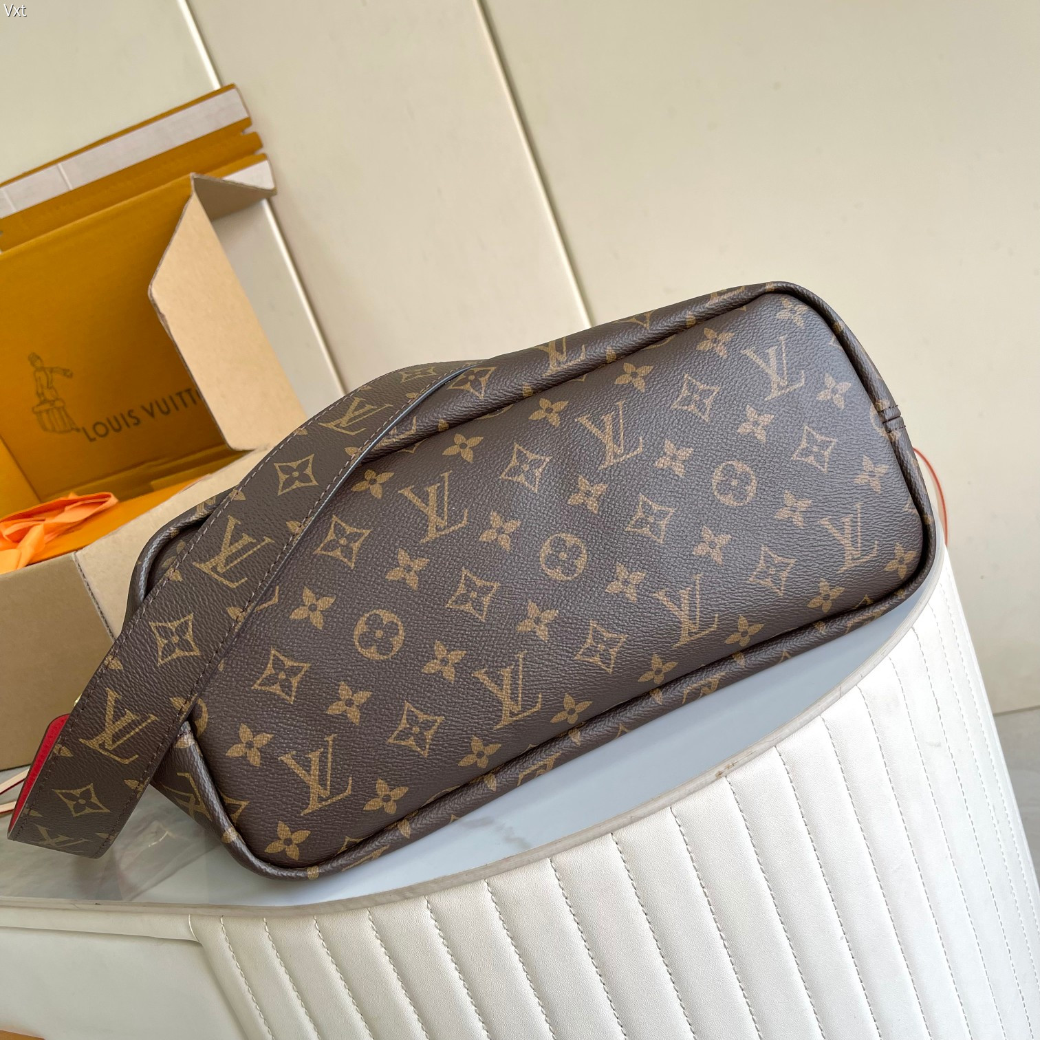 Neverfull MM Tote Bag in Damier Azur Canvas - Image 6