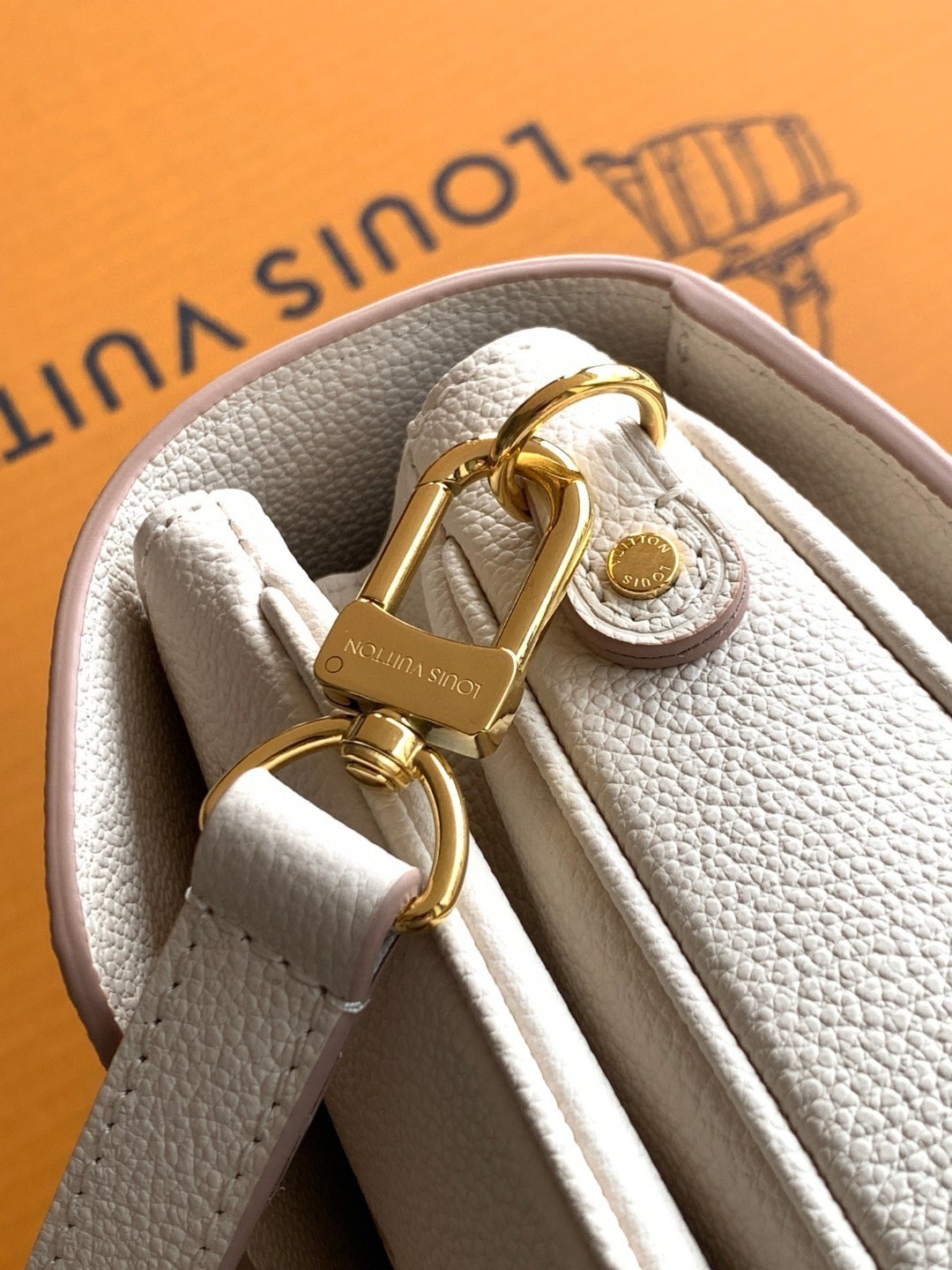 Louis Vuitton Pochette Métis Crossbody Bag M14977 - Image 6