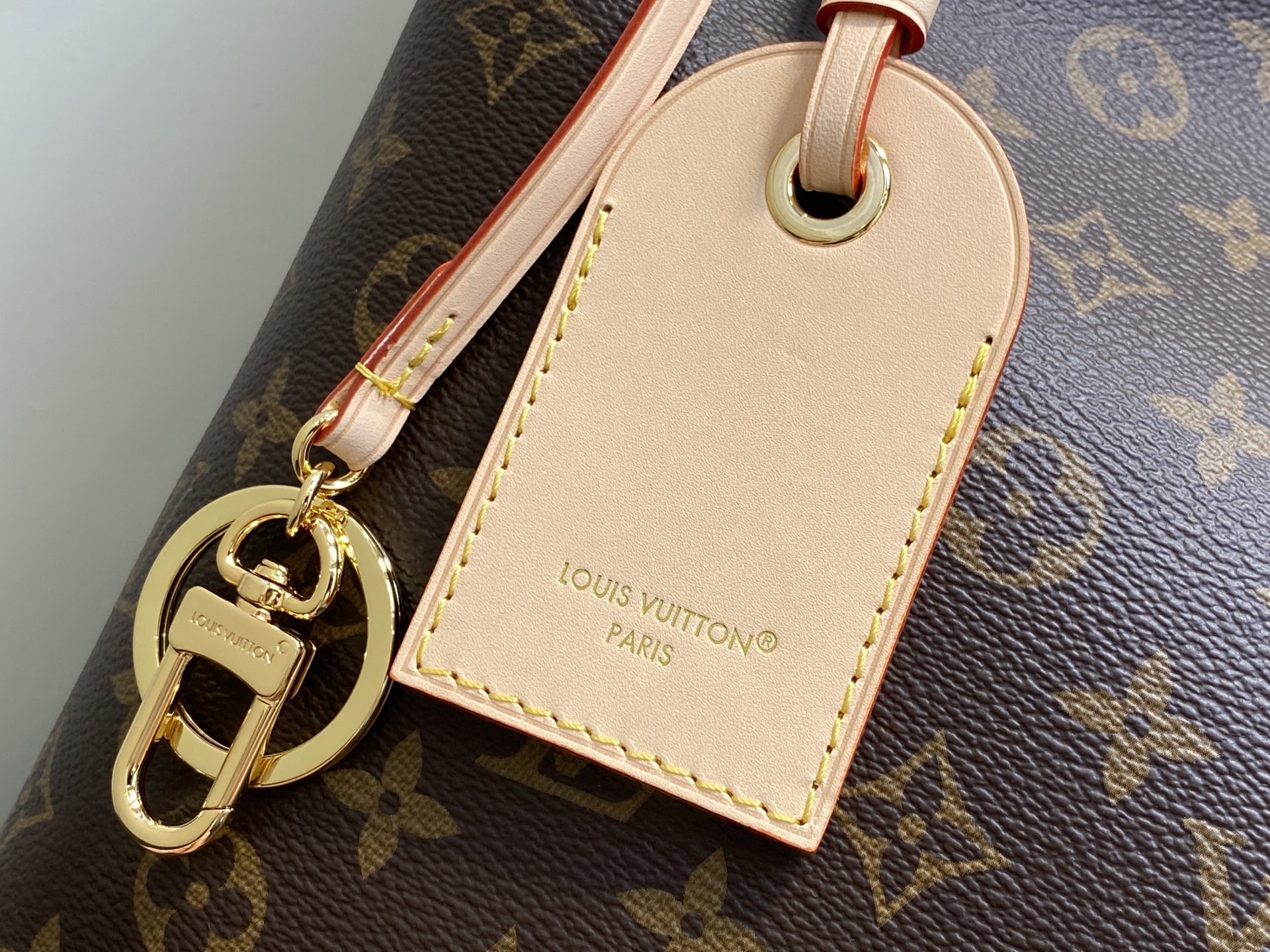 Louis Vuitton Artsy Handbag M25877 - Image 6