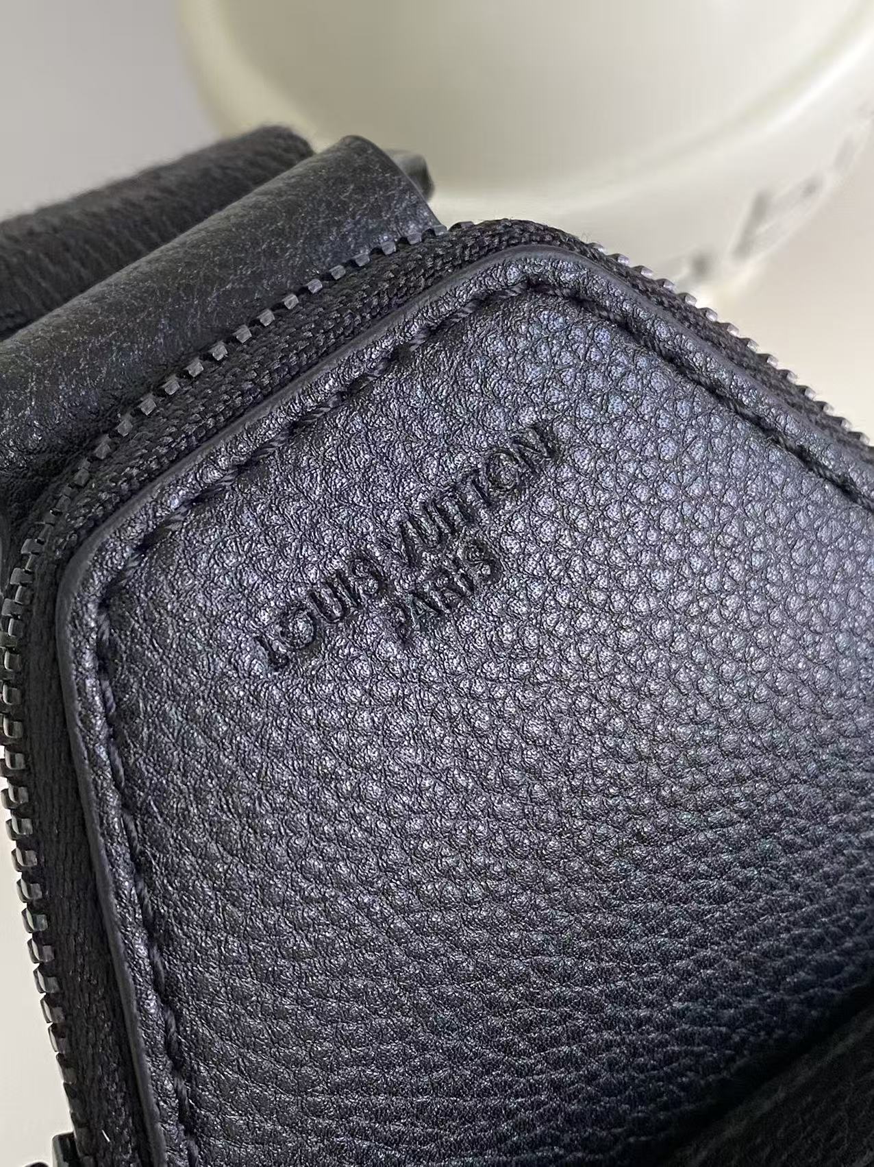 Louis Vuitton Avenue Sling Bag PM in Leather - Image 6