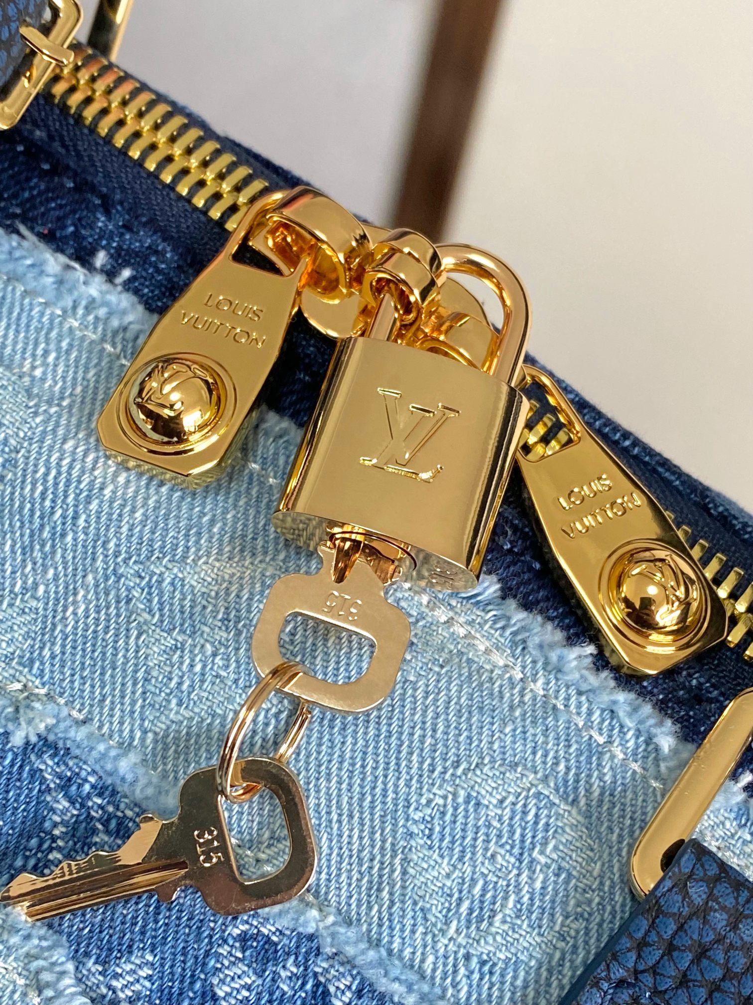 Louis Vuitton Keepall Bandouliere 50 Travel Bag in Damier Denim - Image 6