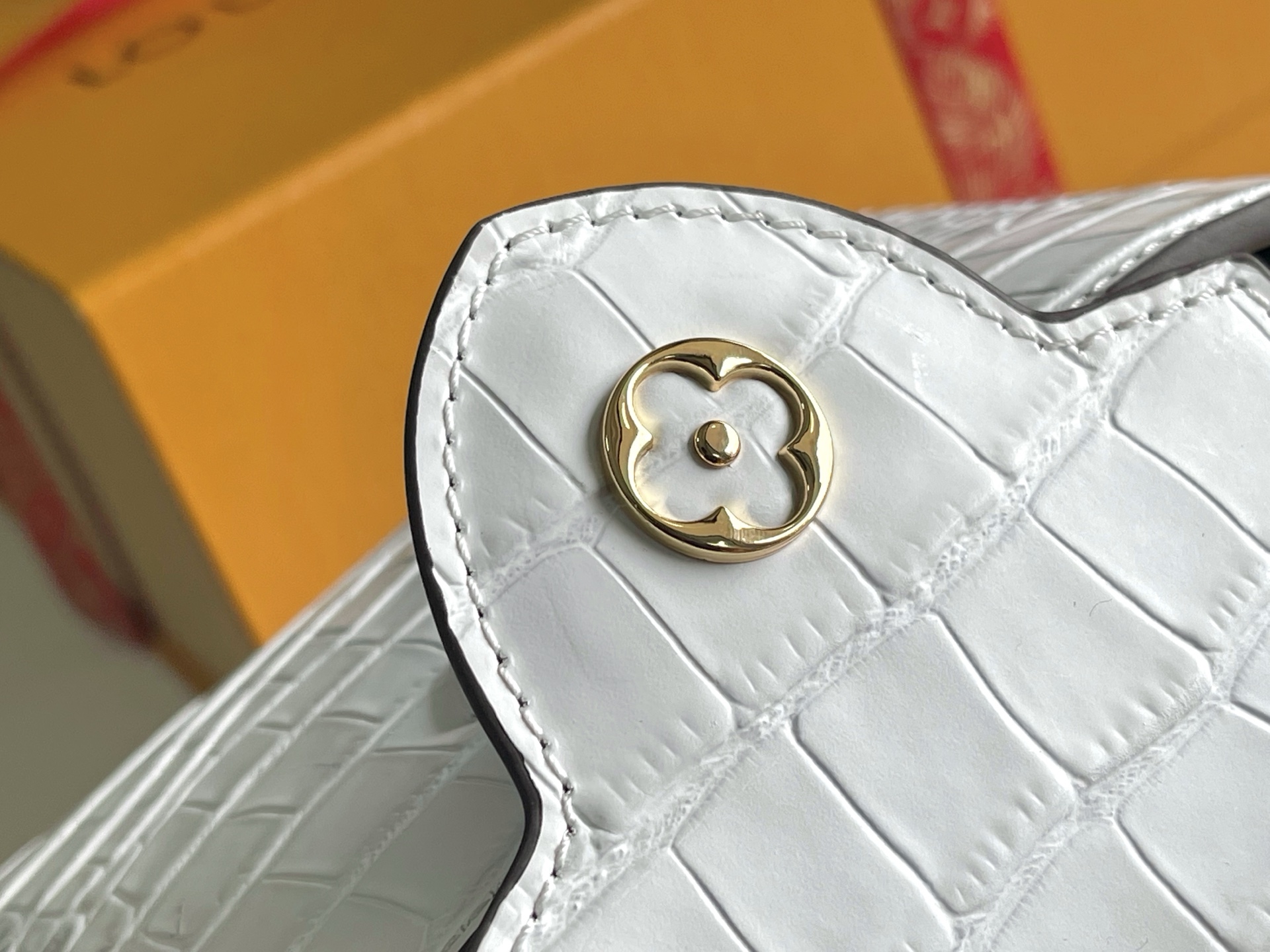 Louis Vuitton Capucines Mini Handbag in White Crocodile-Embossed Leather - Image 6