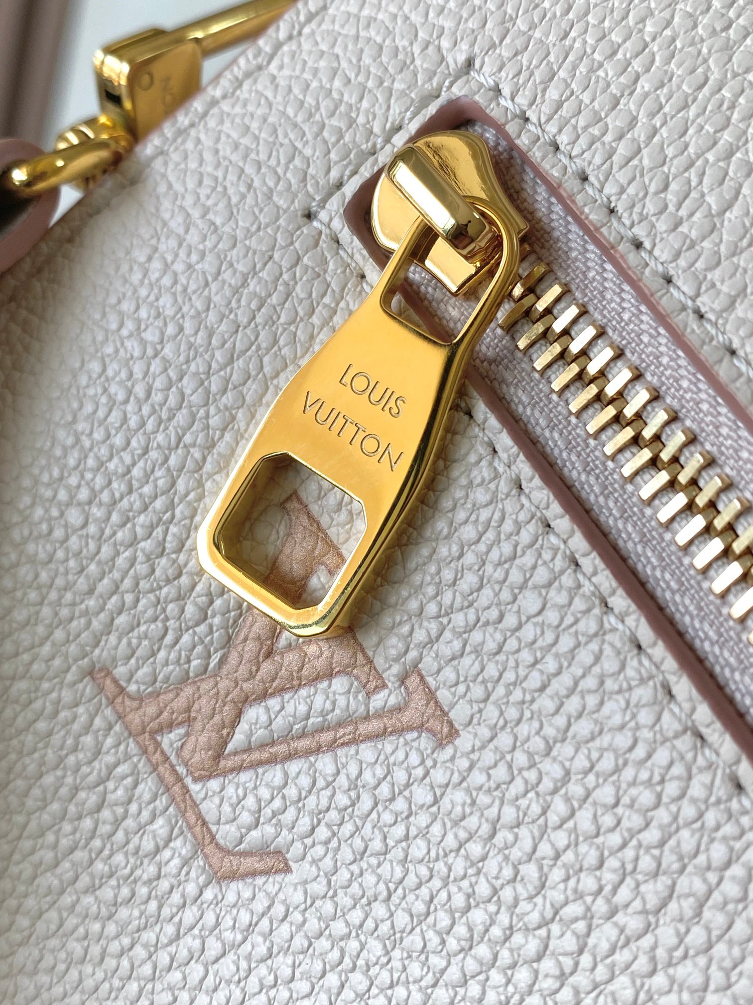 Pochette Metis MM Crossbody Bag - Image 6