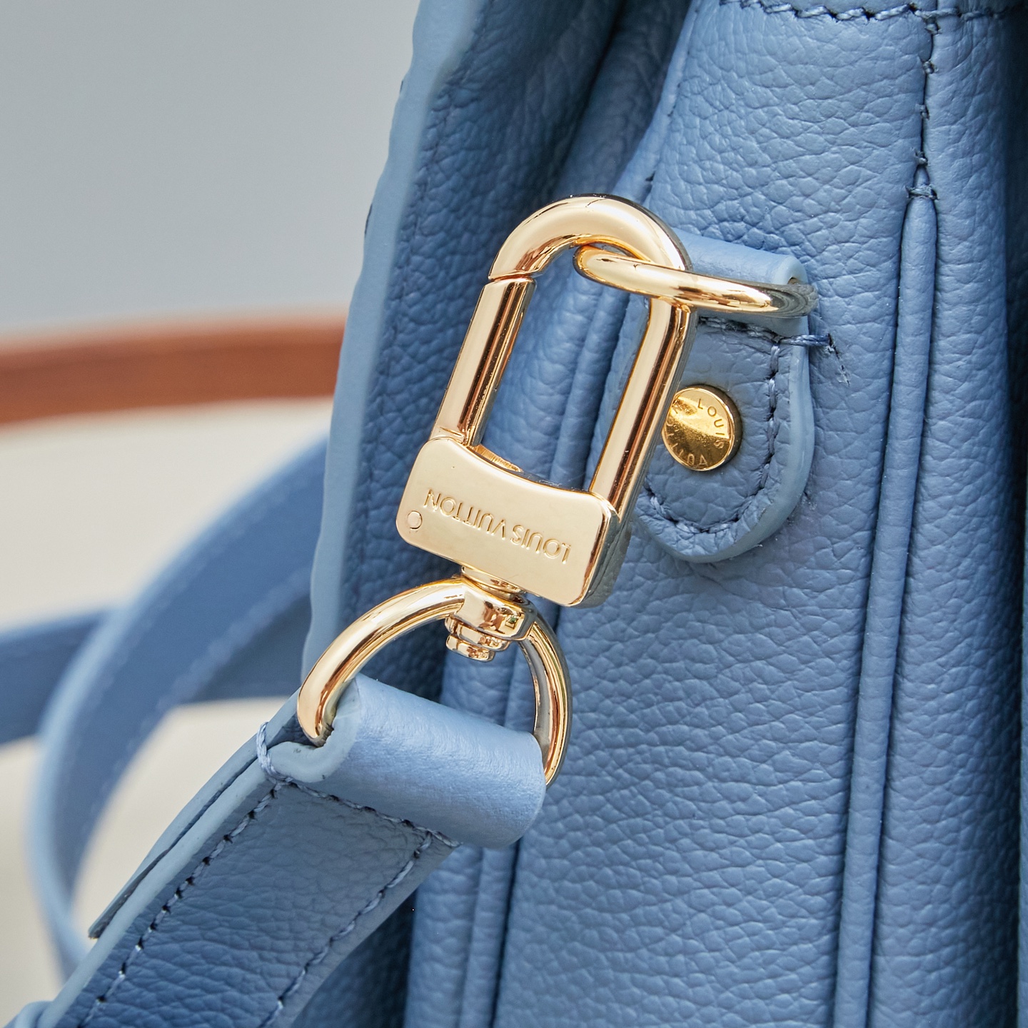 Louis Vuitton Pochette Métis Handbag in Blue - Image 6