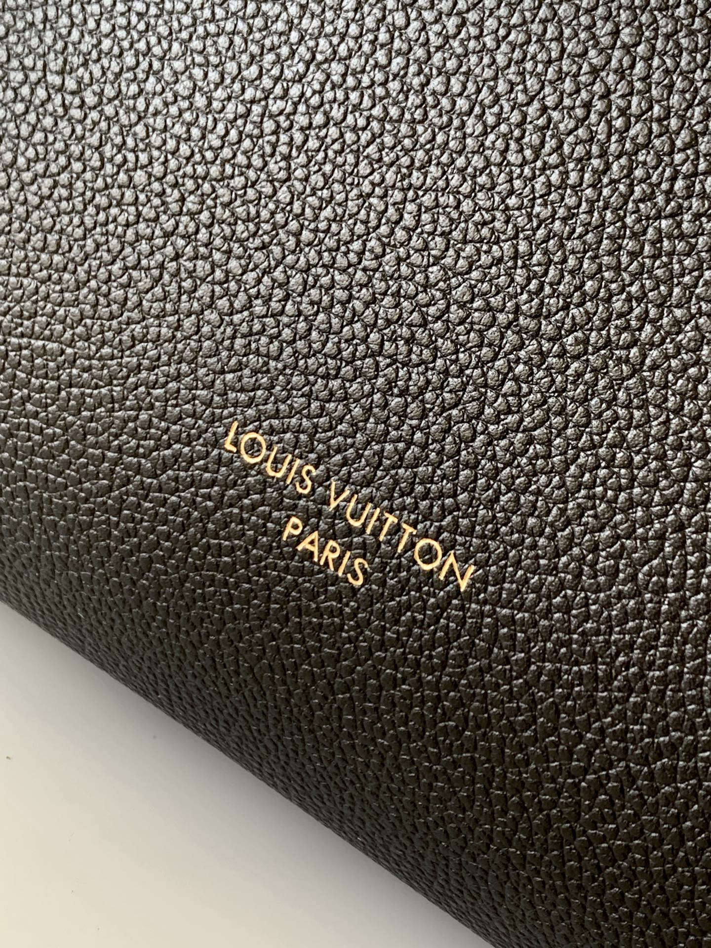 Louis Vuitton Express Small Handbag M26039 in Black Cowhide Leather - Image 6