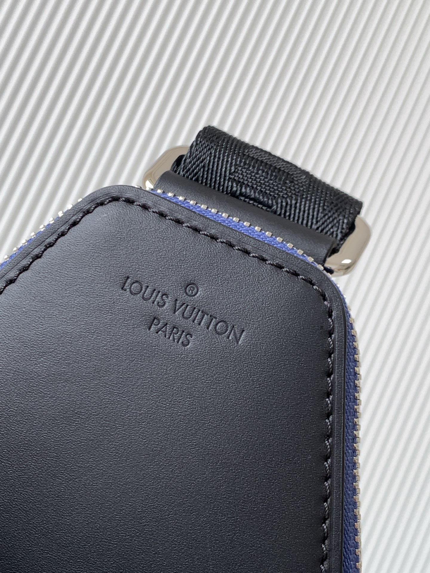 Louis Vuitton Avenue Shoulder Bag M45302 in Damier Graphite - Image 6