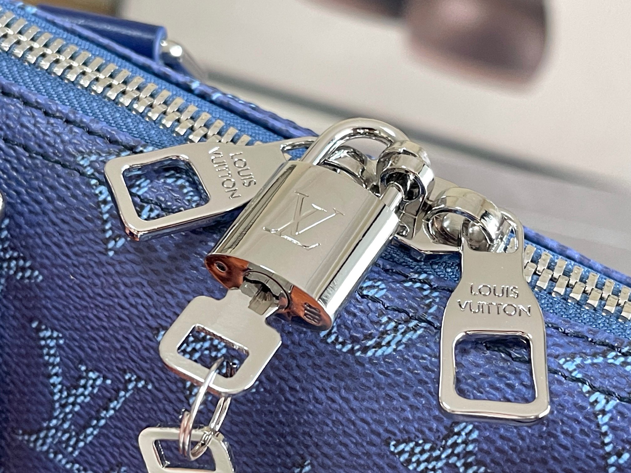 Louis Vuitton Heritage Keepall 50 Travel Bag, Blue - Image 6