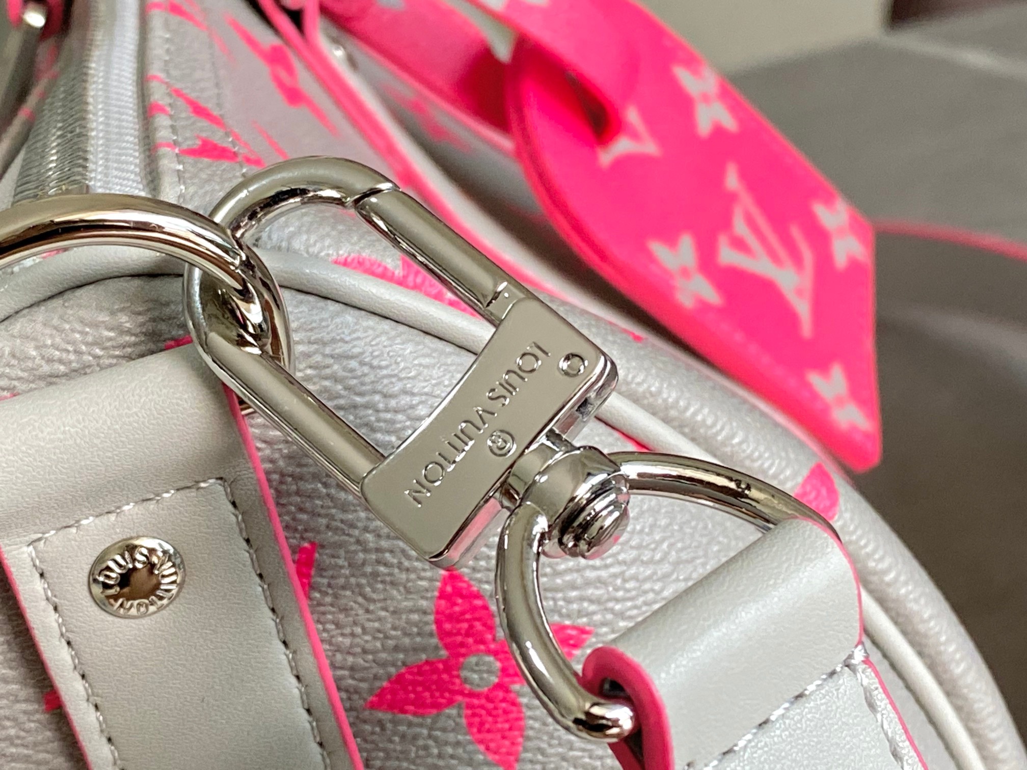 Louis Vuitton Keepall Bandoulière 35 Travel Bag - Image 6