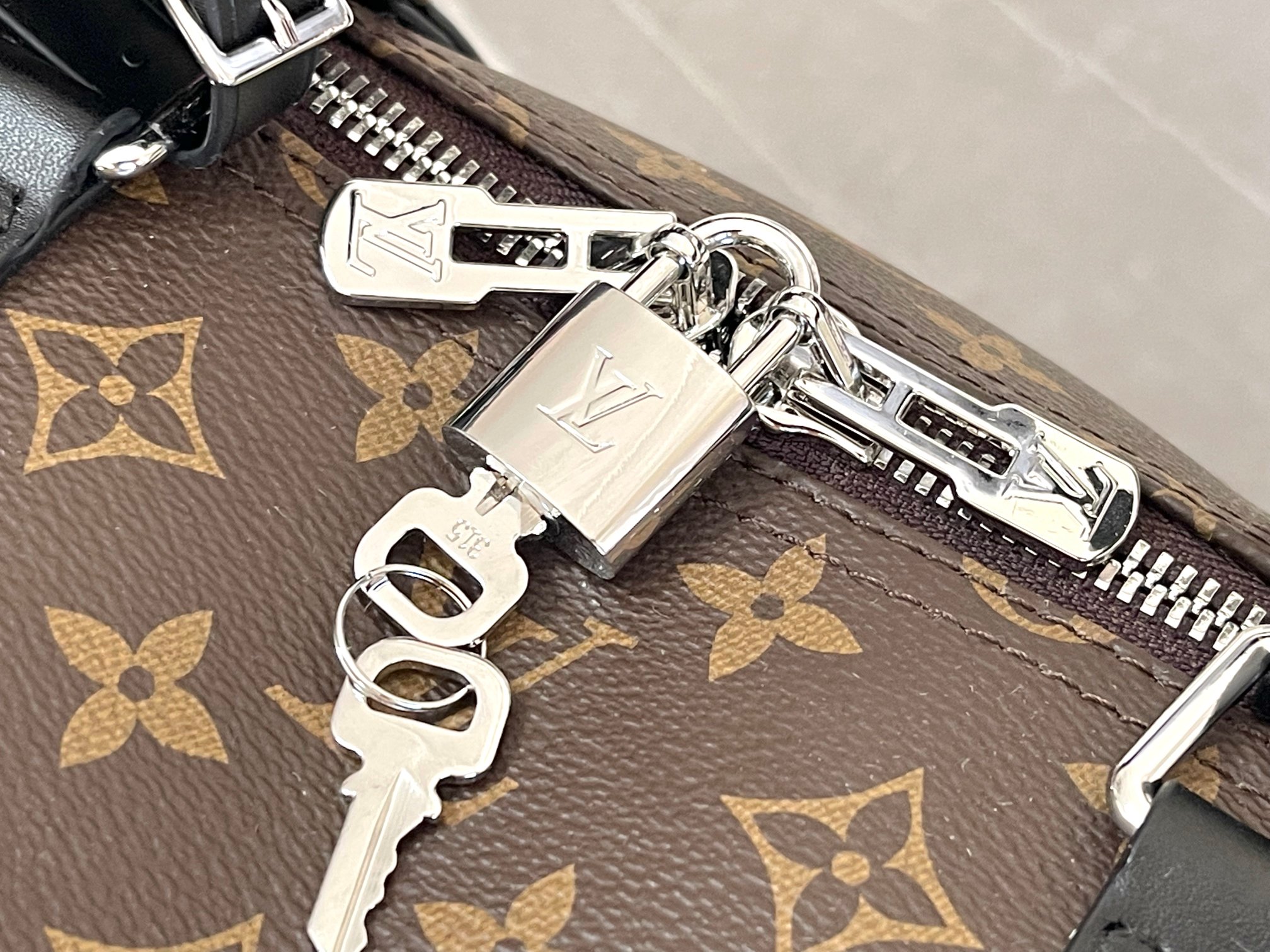 Louis Vuitton Keepall 45 Travel Bag in Monogram Eclipse Canvas - Image 6