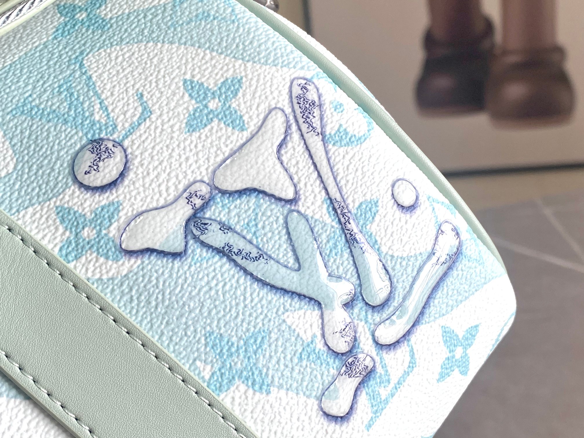Louis Vuitton Keepall Bandoulière 25 Travel Bag - Image 6