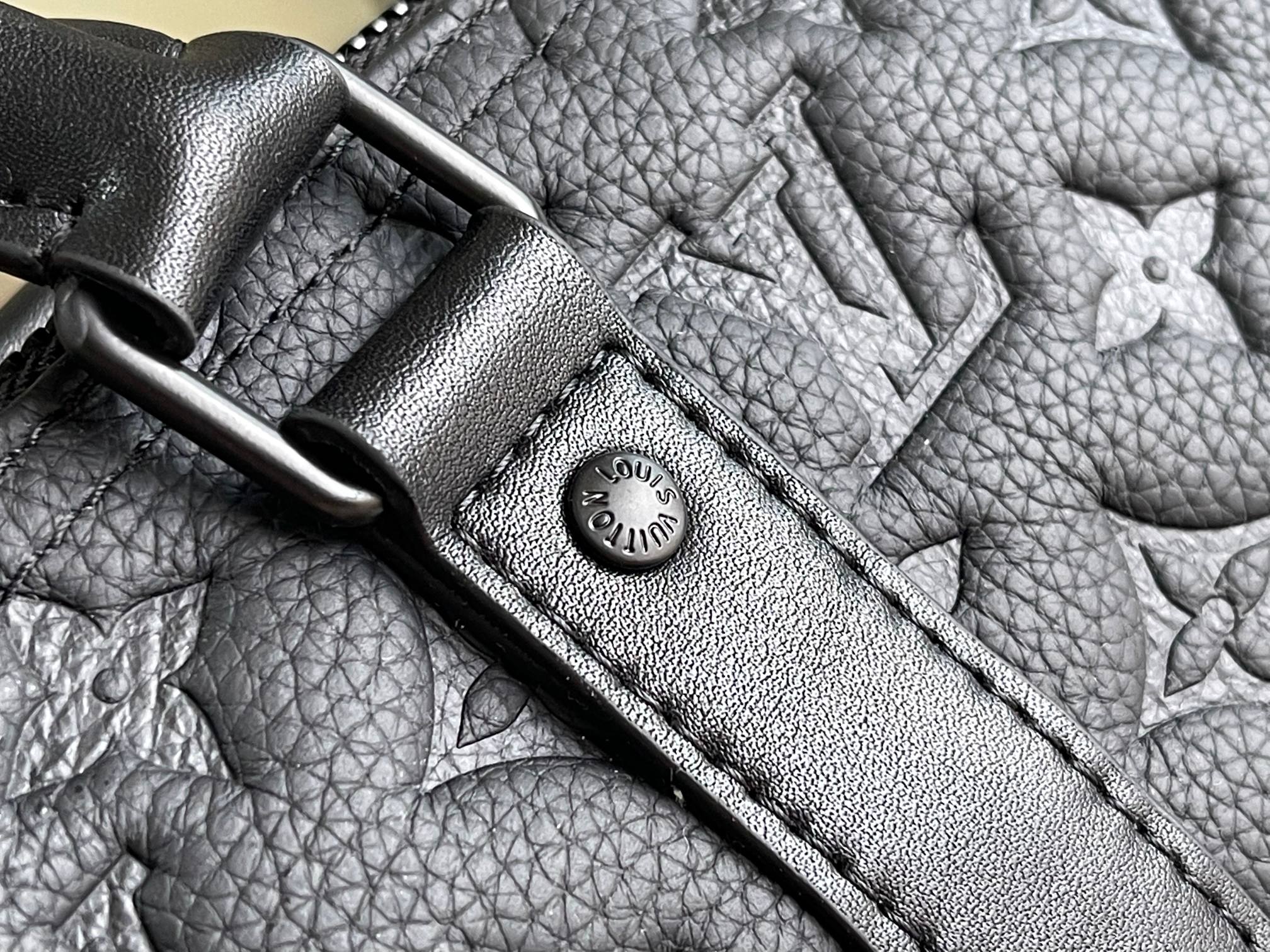 Louis Vuitton Keepall Bandoulière 35 Travel Bag in Monogram Eclipse - Image 6
