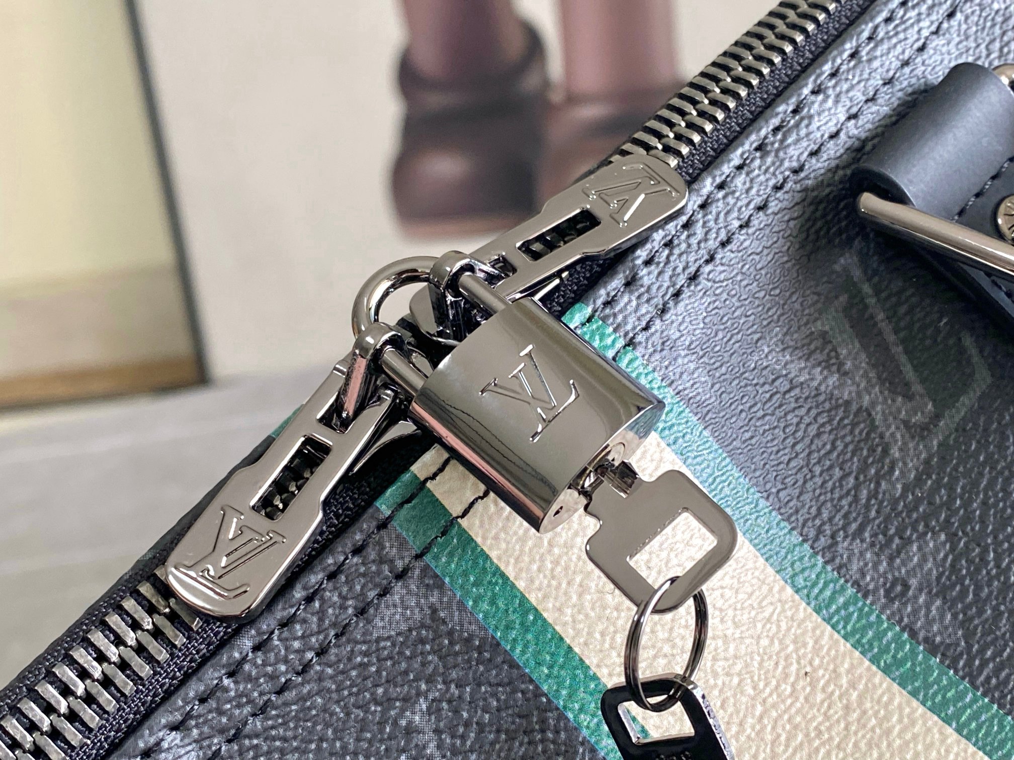 Louis Vuitton Keepall Bandoulière 50 Travel Bag - Image 6