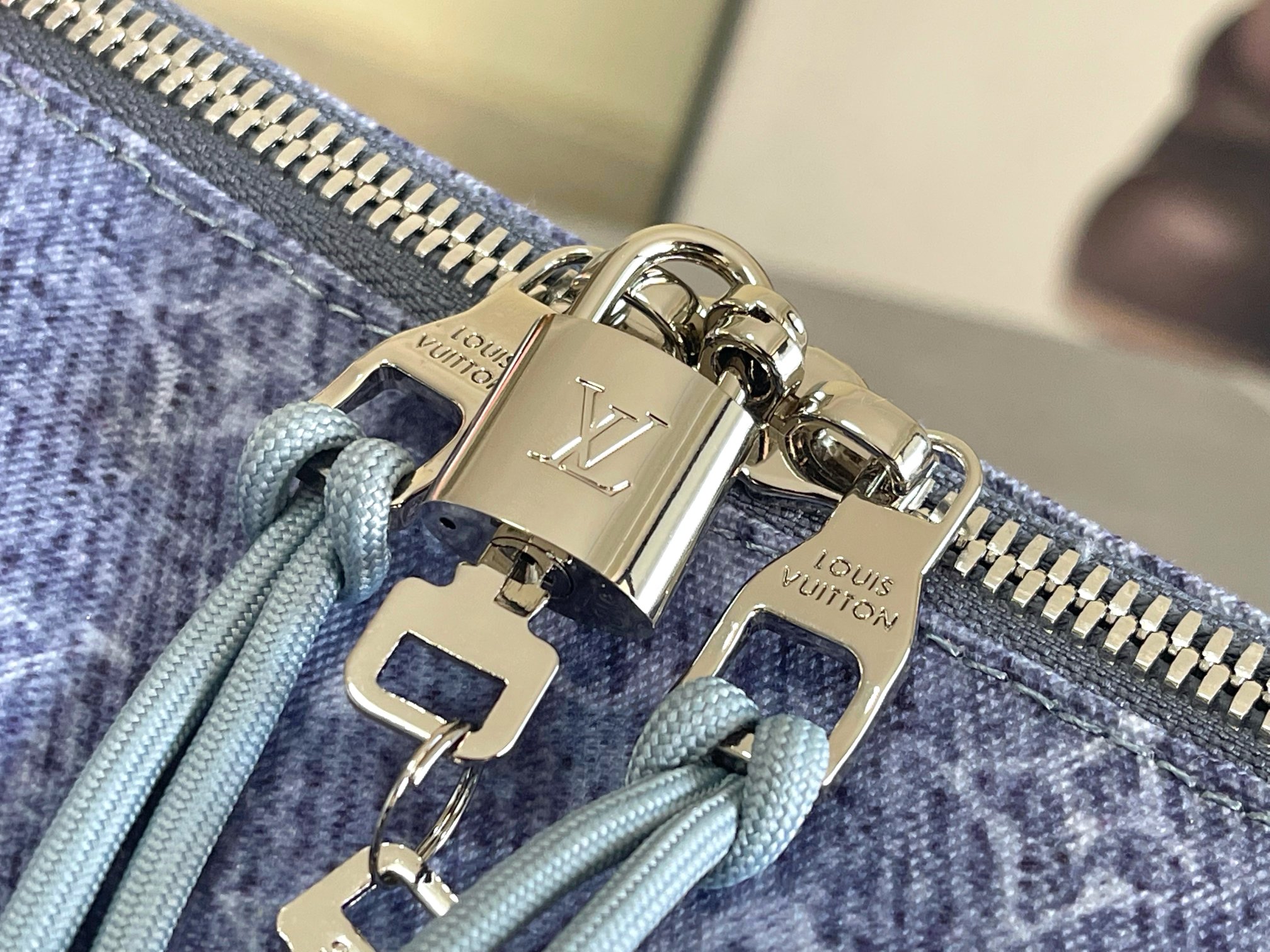 Louis Vuitton Keepall Bandoulière 50 Travel Bag - Image 6