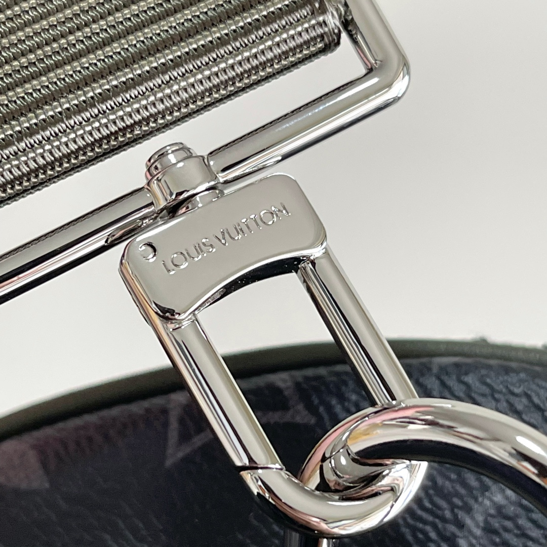 Keepall Bandoulière 45 Travel Bag in Monogram Eclipse Canvas - Image 6