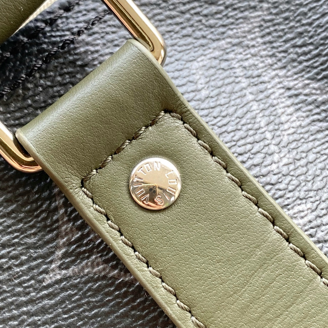 Louis Vuitton Keepall Bandoulière 35 Travel Bag in Monogram Eclipse Canvas - Image 6