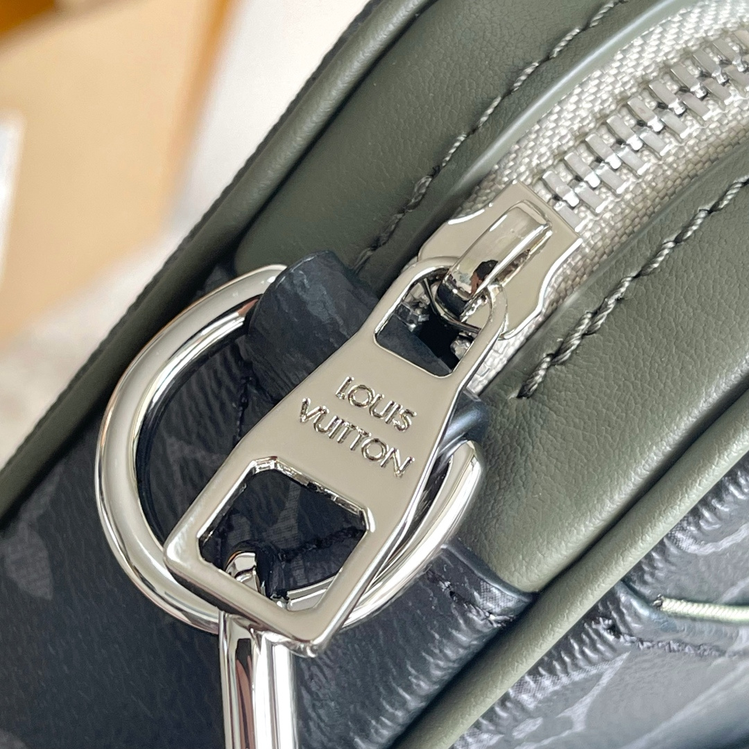 Louis Vuitton Trio Messenger Bag in Monogram Eclipse Canvas - Image 6