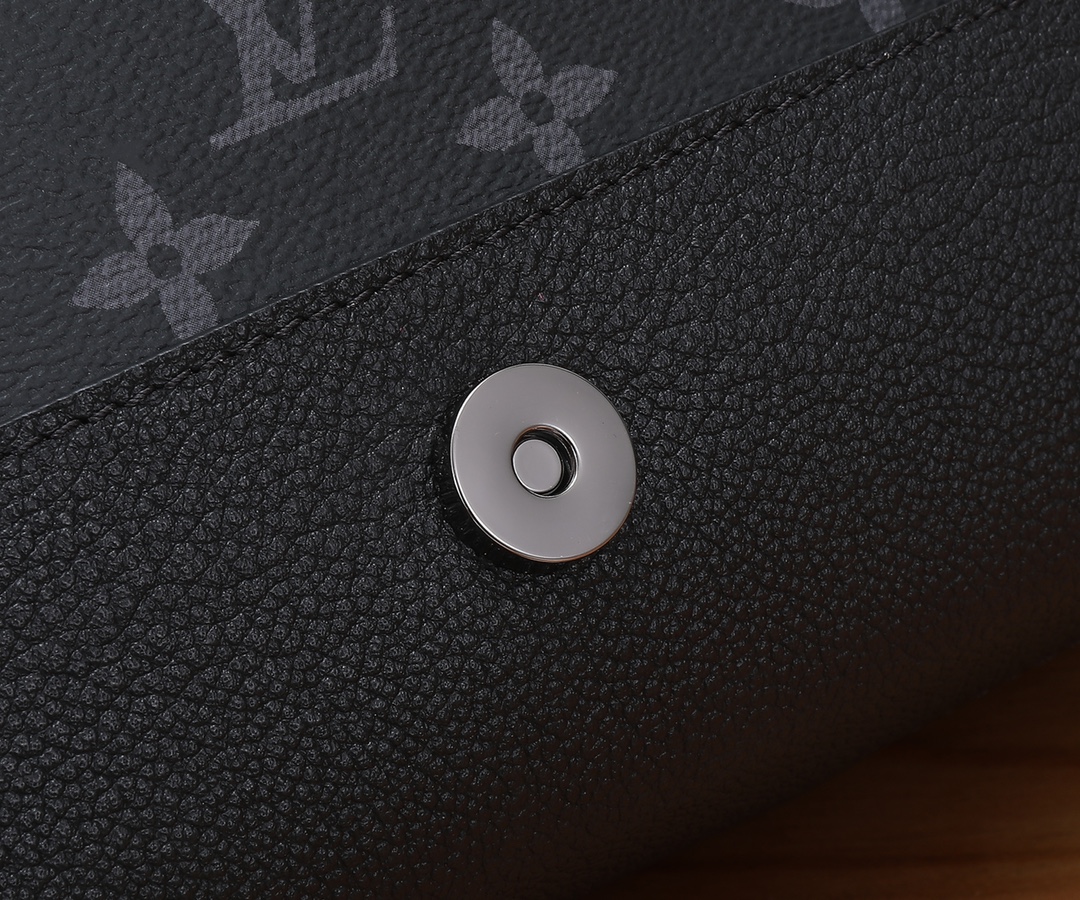 Louis Vuitton Saumur Handbag M45911 in Monogram Eclipse Canvas and Grained Leather - Image 6