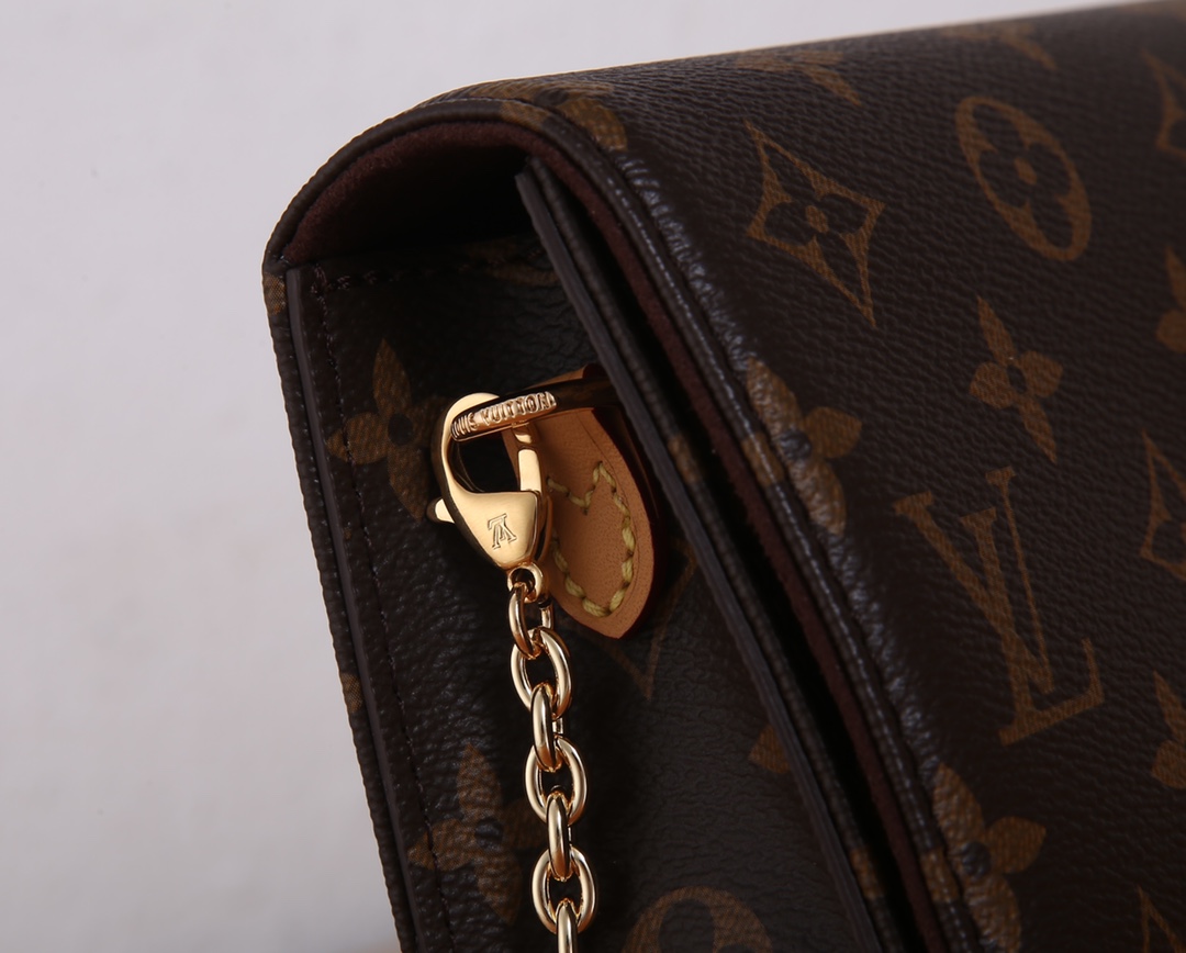 Lily Wallet On Chain in Monogram Canvas - Image 6
