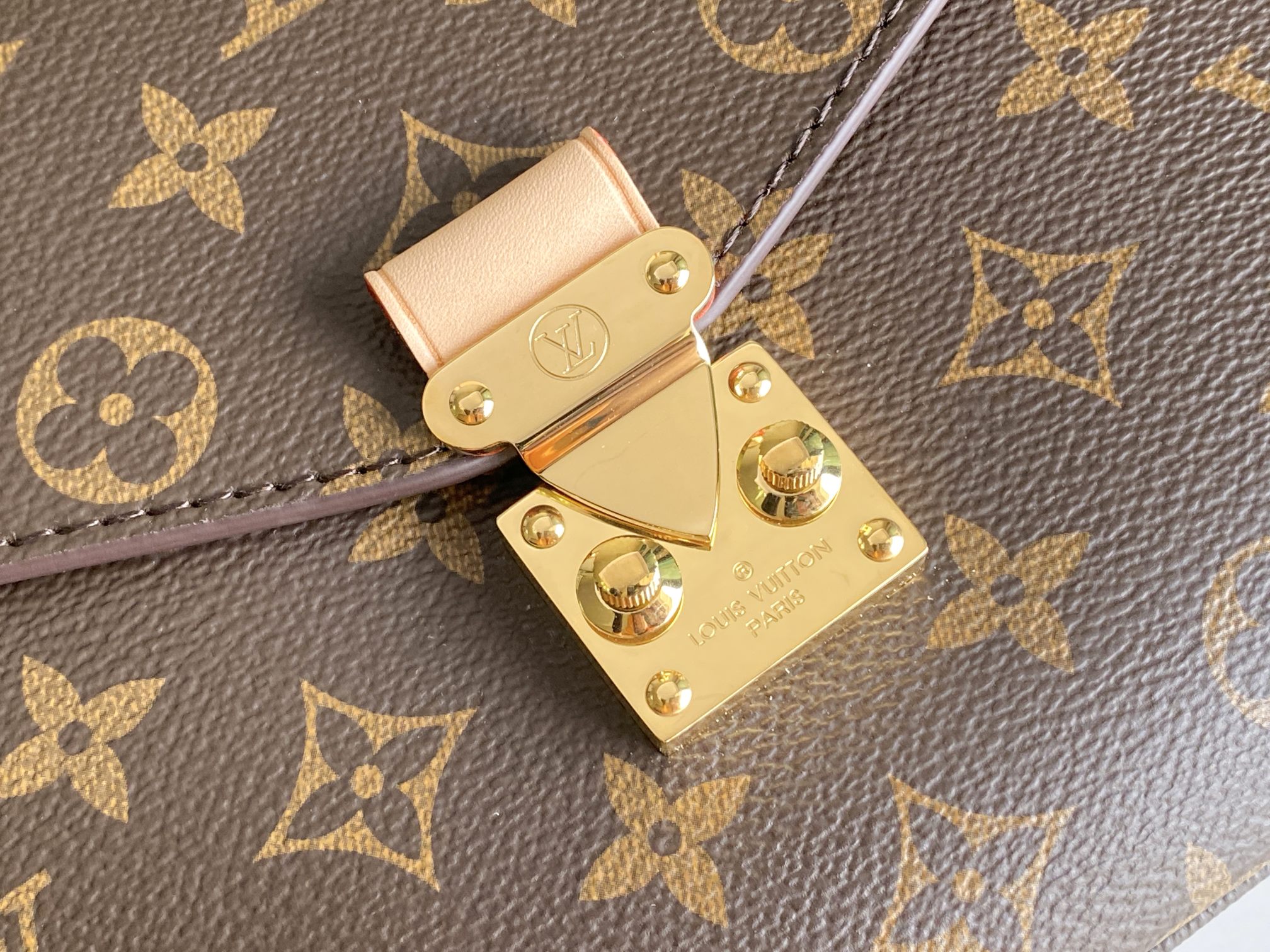 Louis Vuitton Pochette Métis Crossbody Bag in Monogram Canvas - Image 6