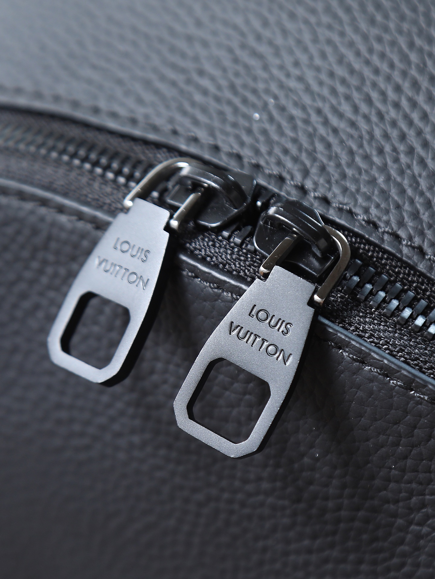 Louis Vuitton Discovery Work Laptop Briefcase - Image 6
