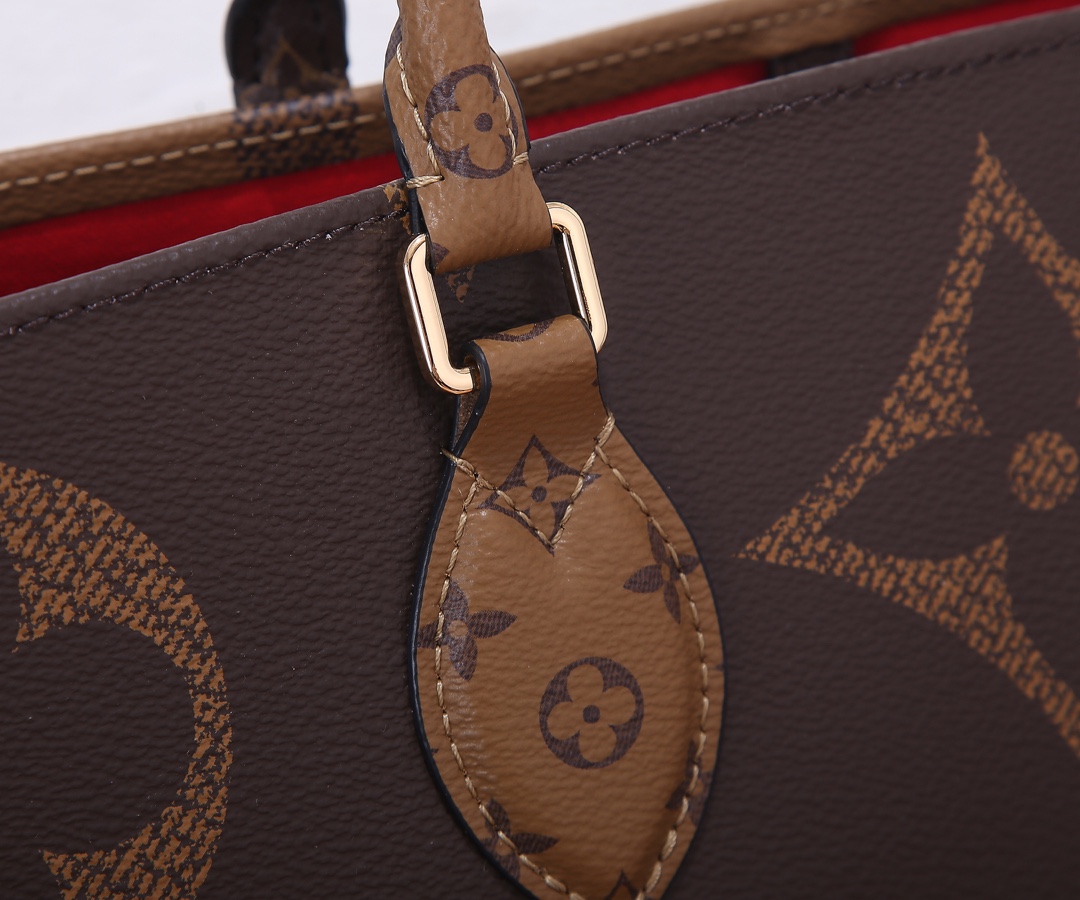 Louis Vuitton Onthego Tote Bag in Monogram Giant Canvas - Image 6