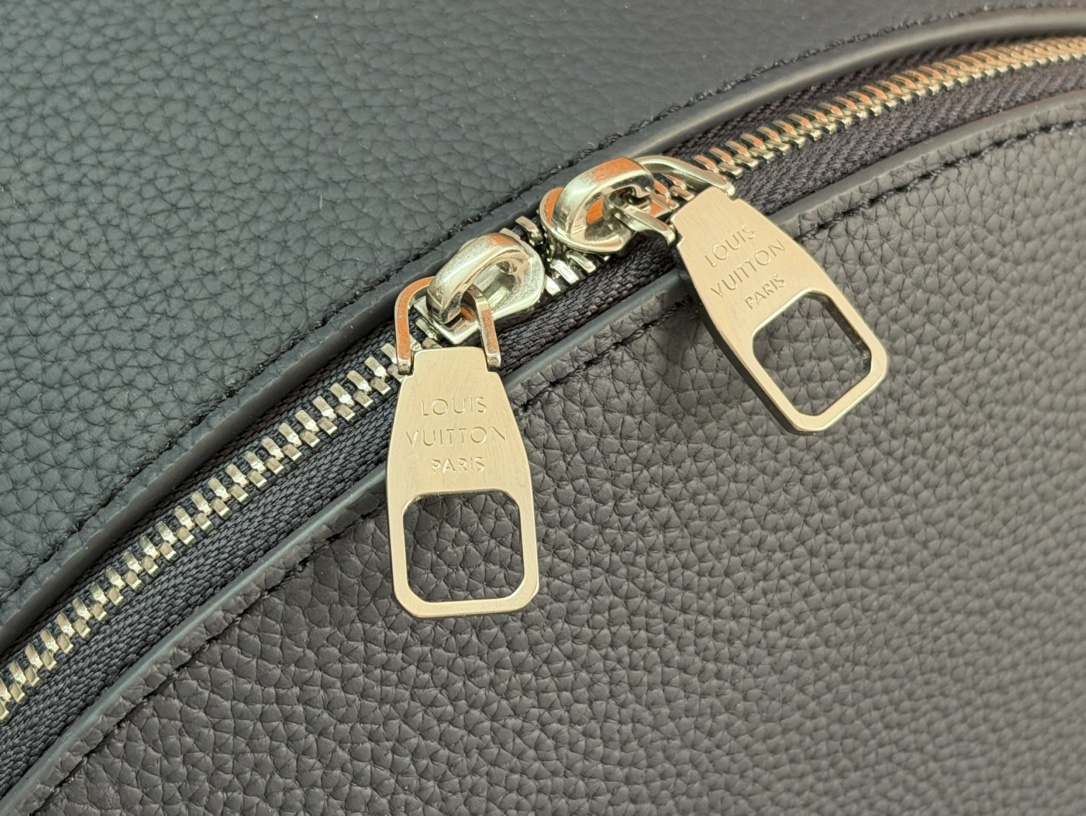 Louis Vuitton Discovery Work Briefcase M26022 - Image 6