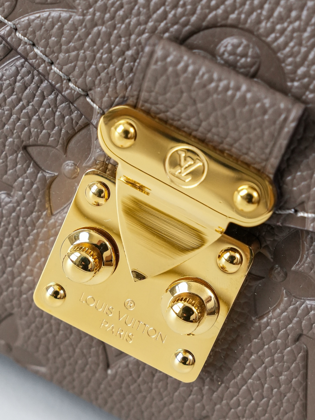 Louis Vuitton Pochette Métis East West Crossbody Bag in Monogram Empreinte Leather - Image 6