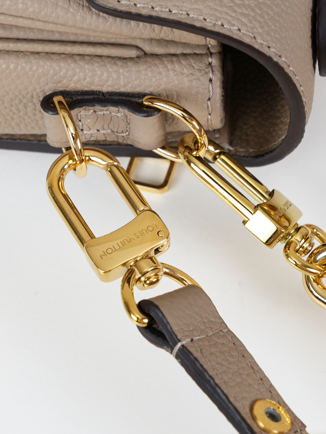 Louis Vuitton Pochette Métis East West Shoulder Bag - Image 6