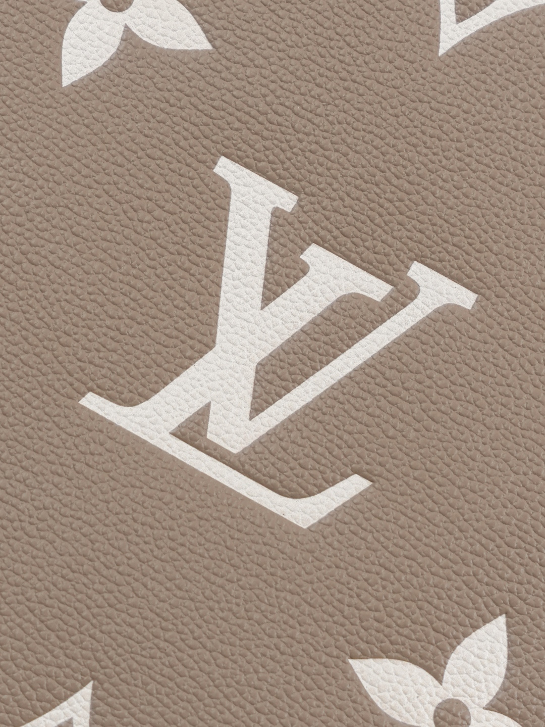 OnTheGo MM Tote Bag in Medium Monogram Grained Leather - Image 6