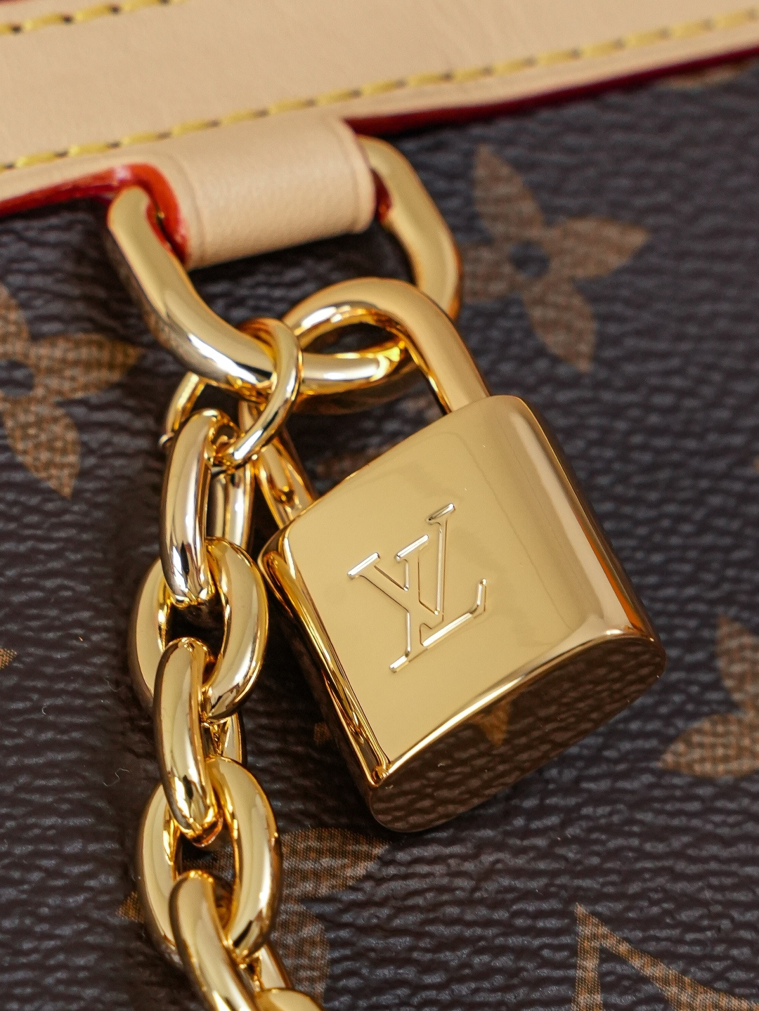 Louis Vuitton Ever More Small Handbag - Image 6
