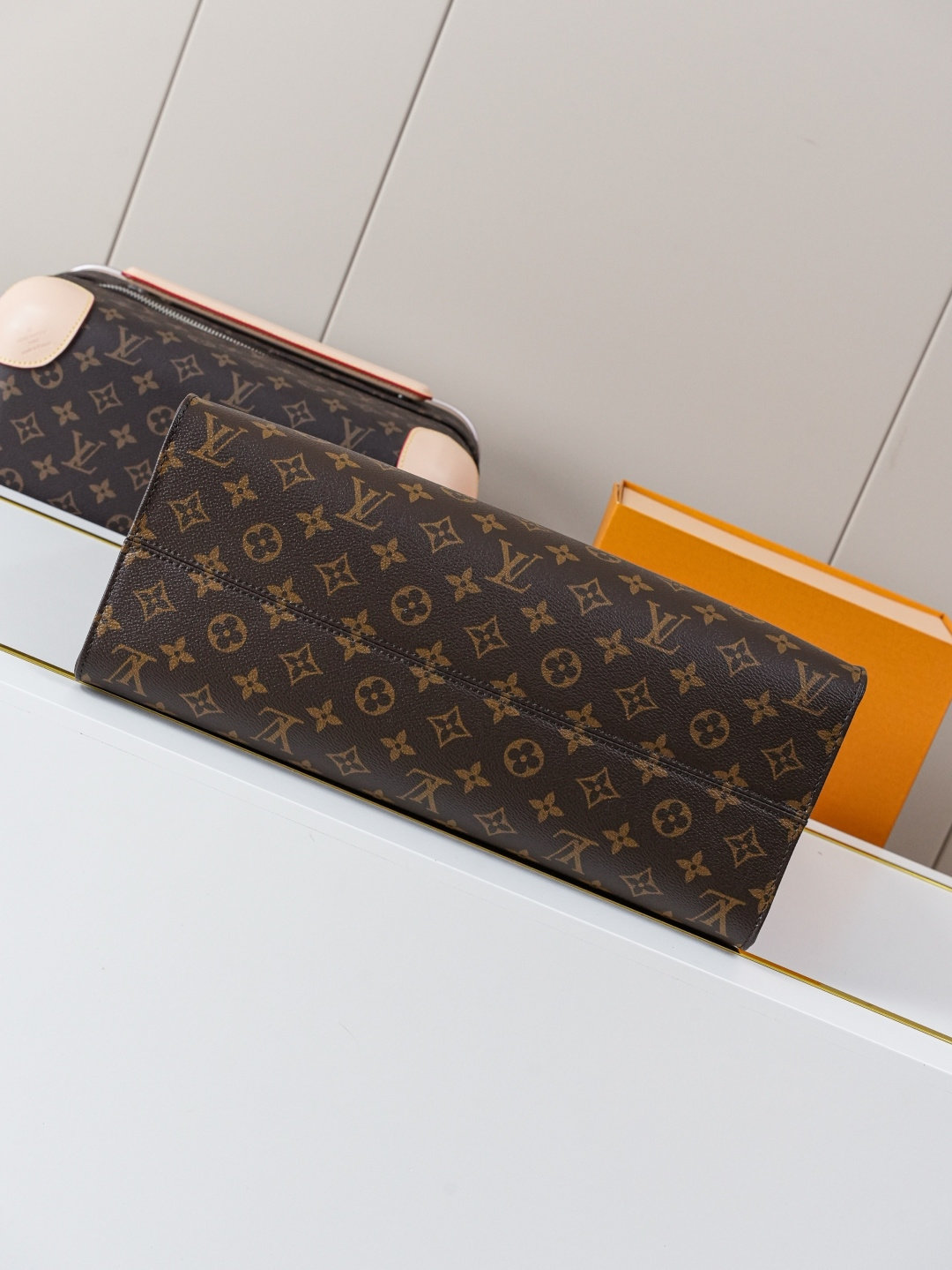 Louis Vuitton OnTheGo Monogram Organizer Tote Bag - Image 6