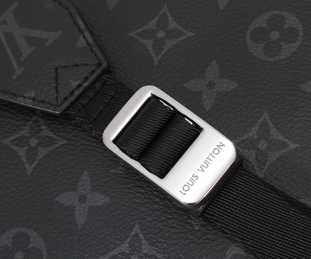 Louis Vuitton Taiga Outdoor Messenger Bag M30233 - Image 6