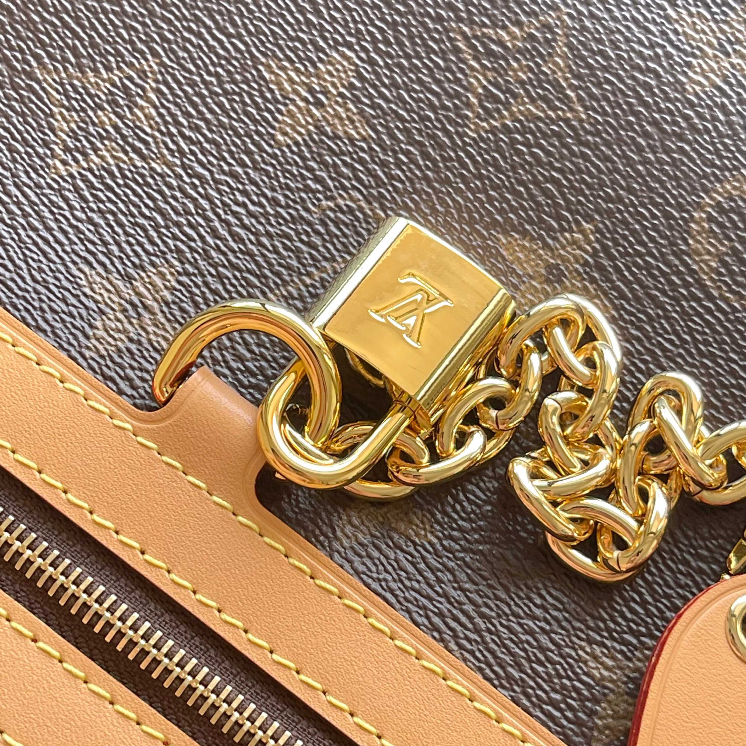 Louis Vuitton Ever More PM Monogram Canvas Handbag - Image 6