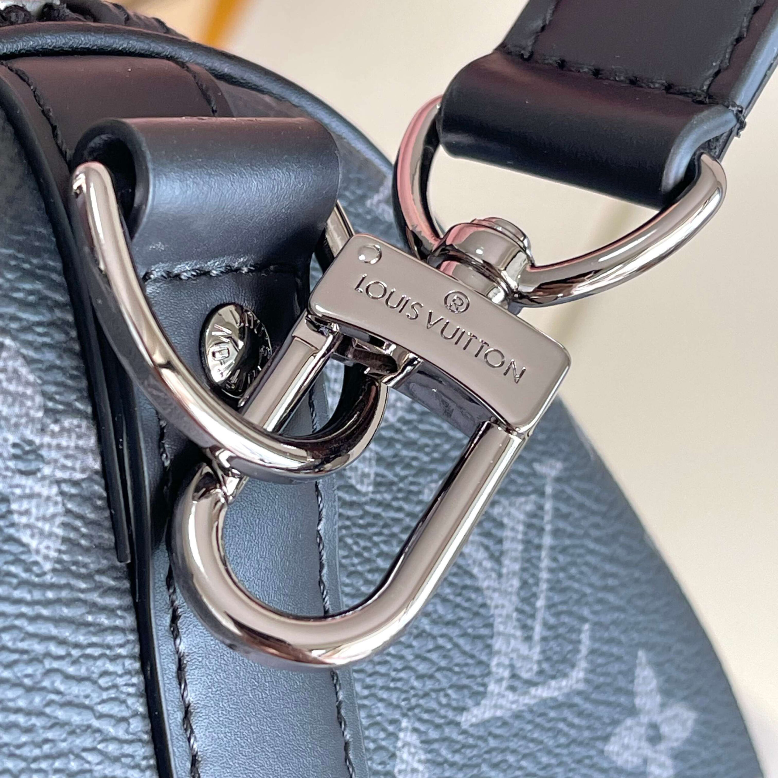 Louis Vuitton Keepall Bandoulière 45 Travel Bag in Monogram Eclipse Canvas - Image 6