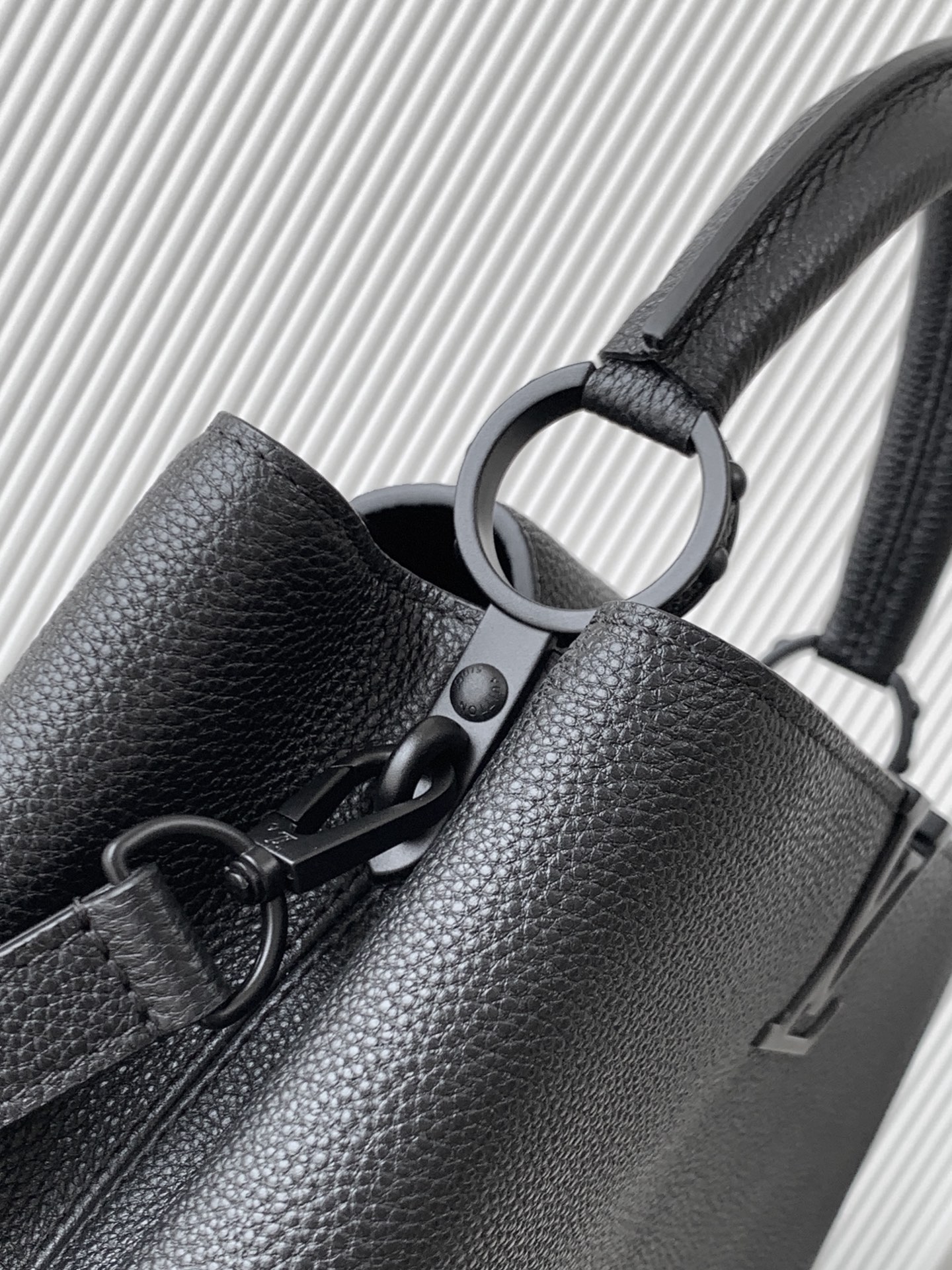 Capucines Medium Handbag M23947 - Image 6