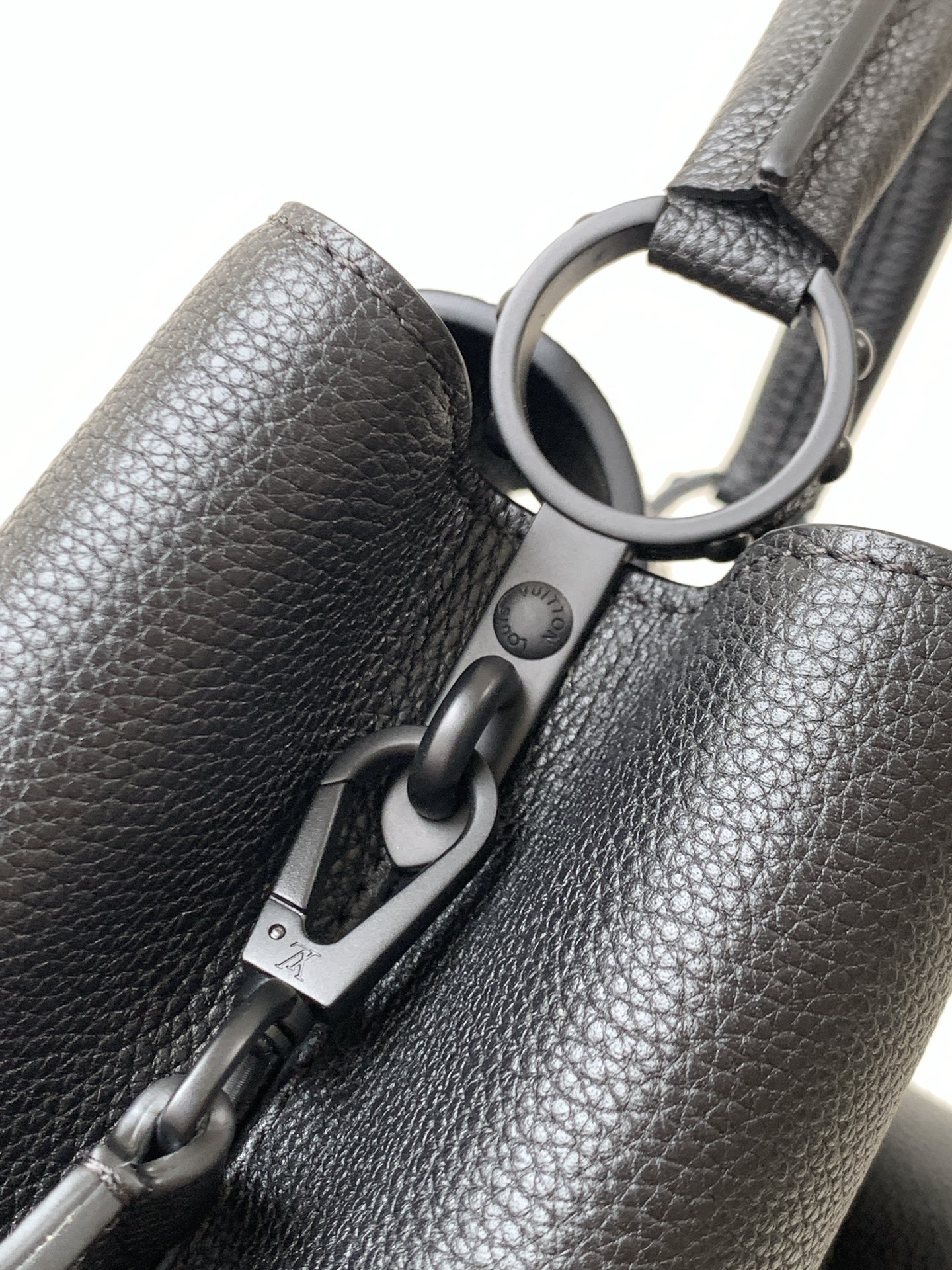 Louis Vuitton Capucines Small Handbag - Image 6