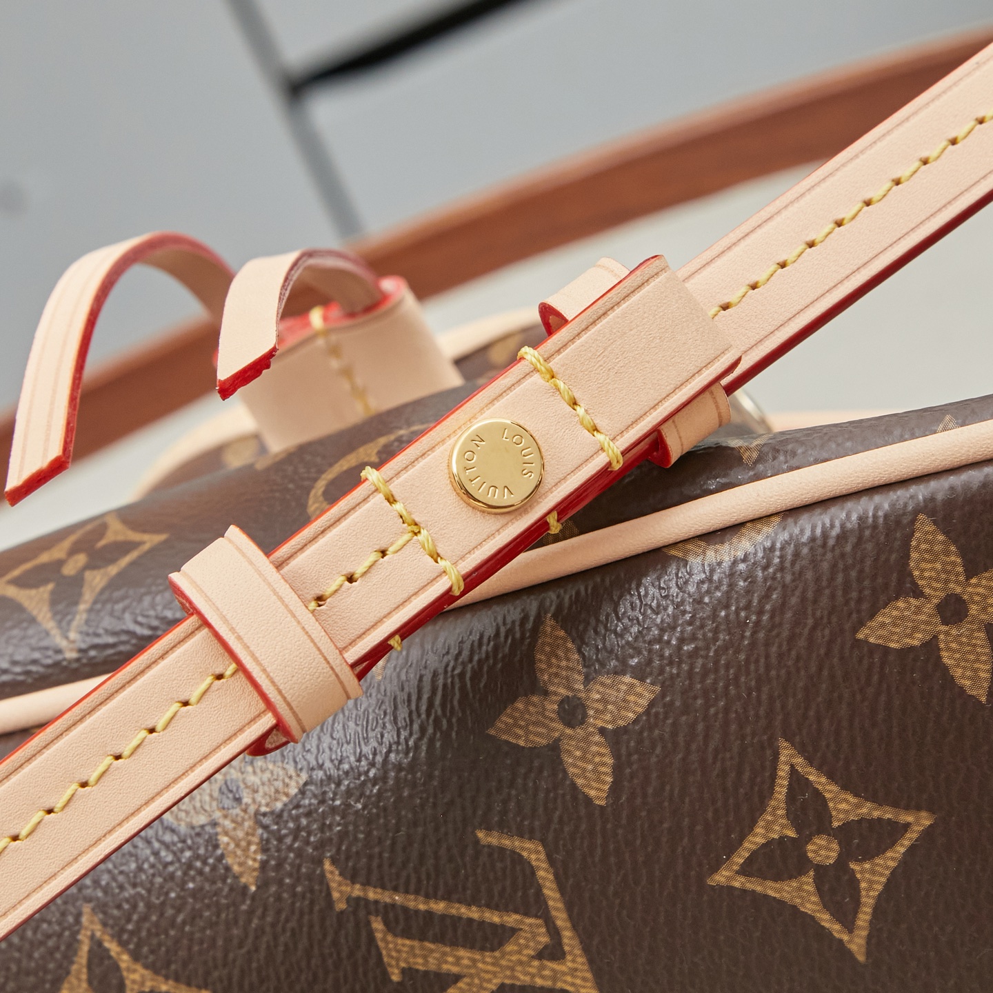 Louis Vuitton M29537 Monogram East-West Drawstring Shoulder Bag - Image 6