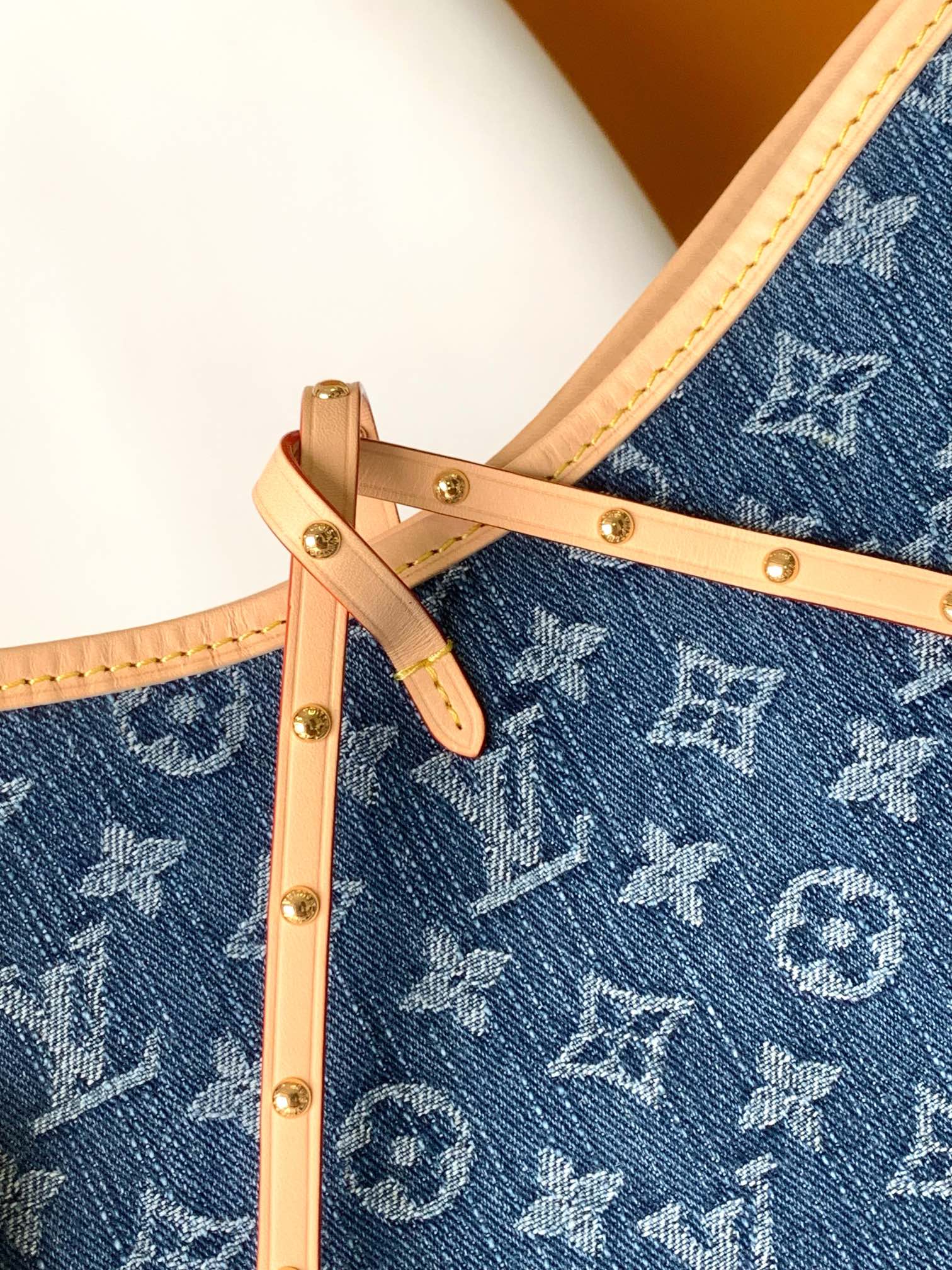 Louis Vuitton CarryAll Medium Handbag in Blue Denim - Image 6